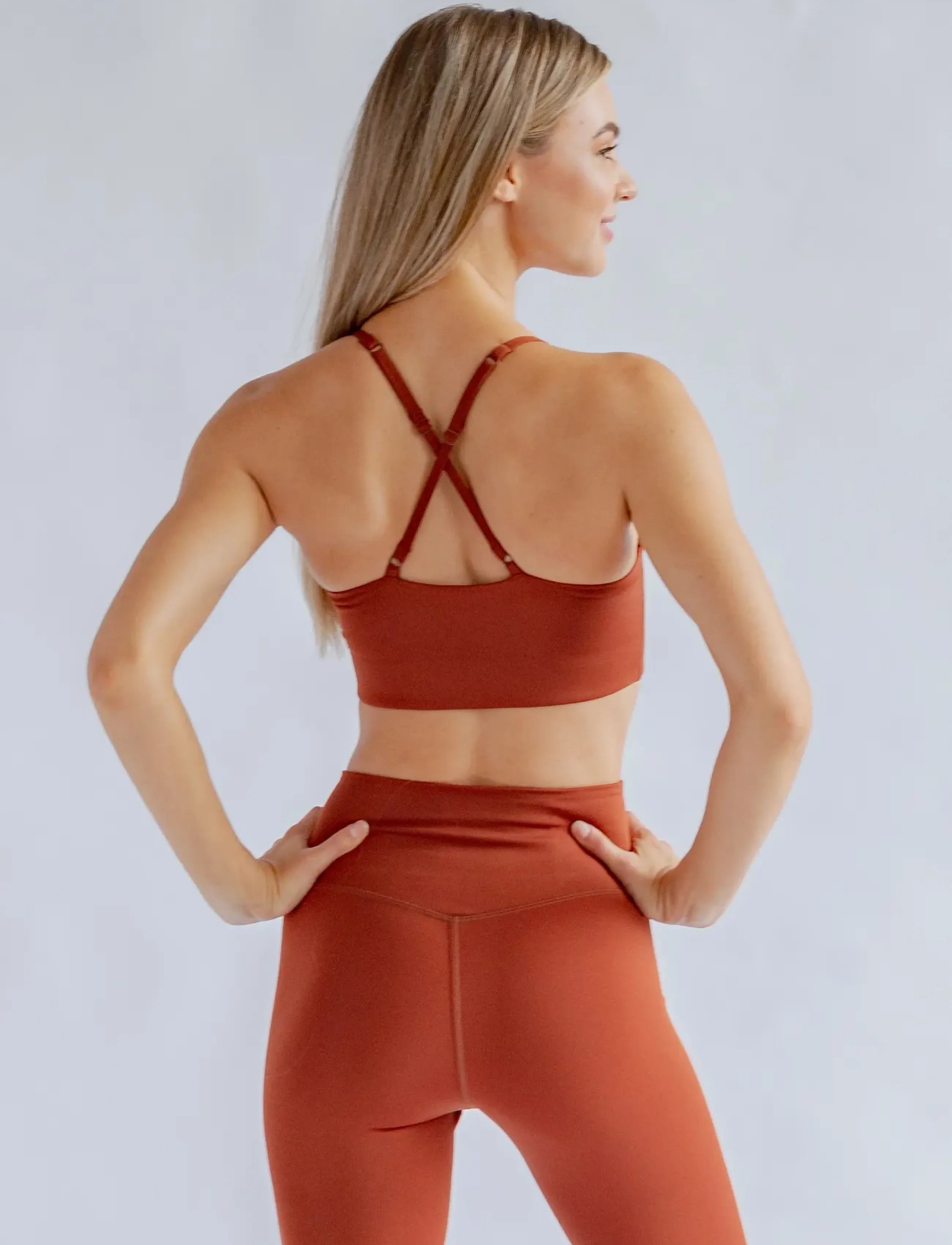 Girlfriend Collective - Float Juliet Strappy Bra - sports bh'er: lav støtte - mahogany - 4