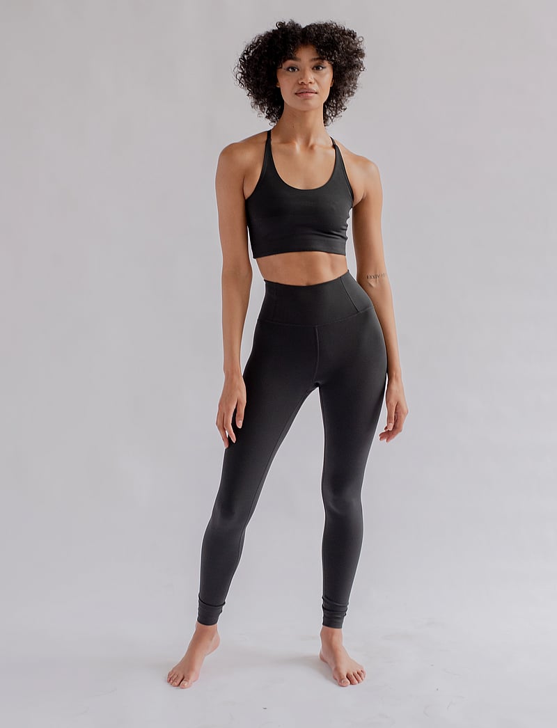 Girlfriend Collective - Float Cleo Halter Bra - låg support - black - 0