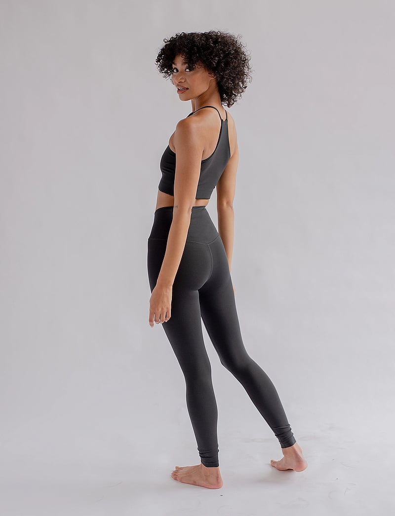 Girlfriend Collective - Float Cleo Halter Bra - låg support - black - 4