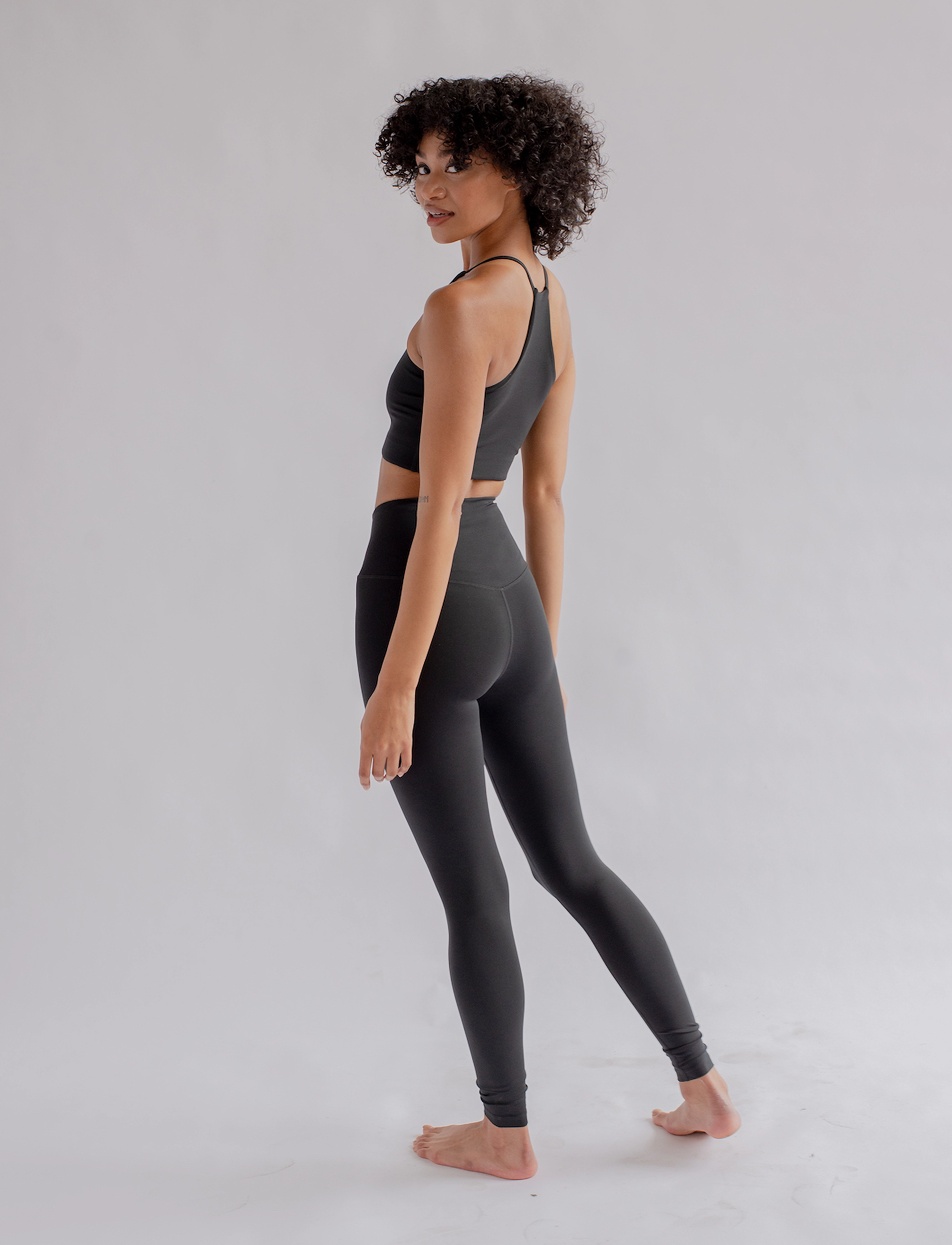 Girlfriend Collective - Float Cleo Halter Bra - låg support - black - 4