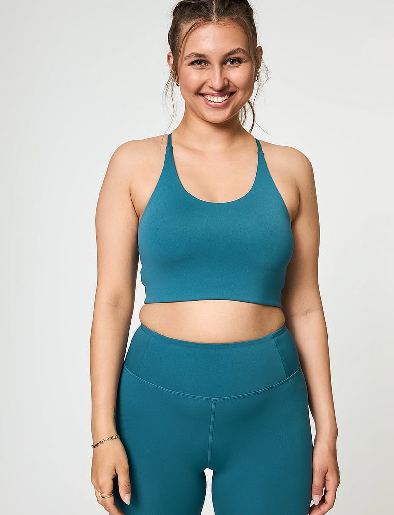 Girlfriend Collective - Float Cleo Halter Bra - låg support - dark ixia - 5