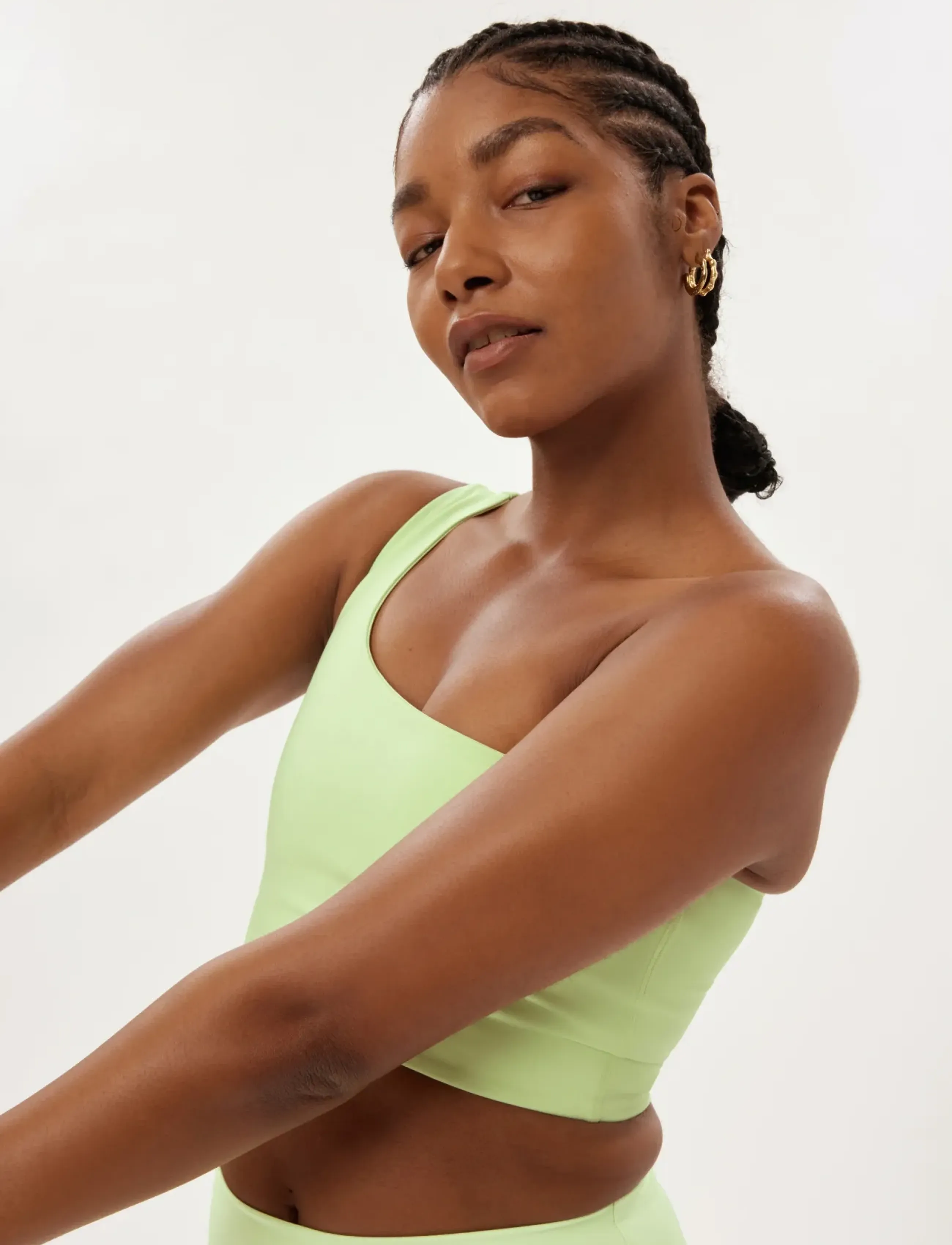 Girlfriend Collective - Bianca Bra, One Shoulder - sports bh'er: medium støtte - green tea - 5