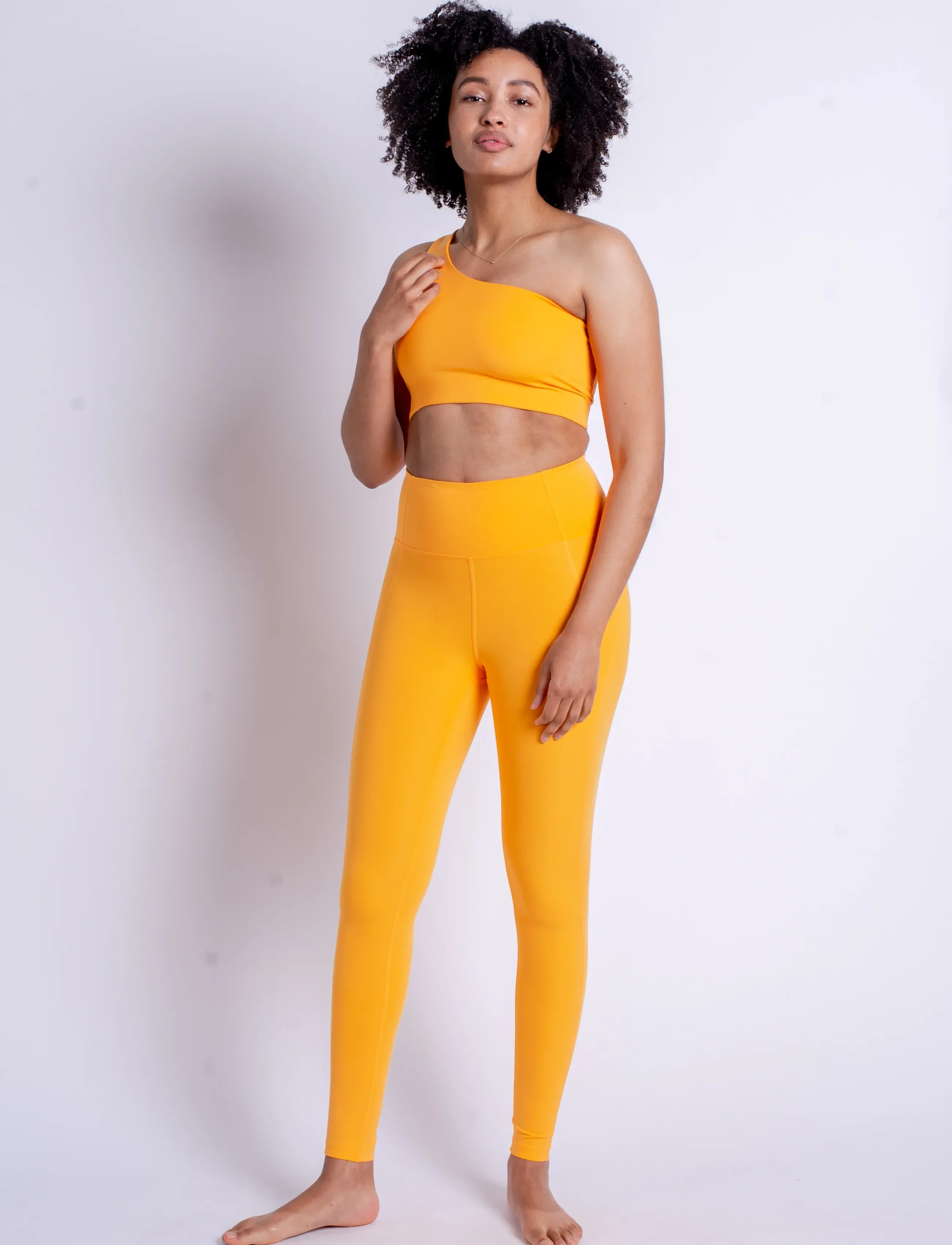 Girlfriend Collective - Bianca Bra, One Shoulder - spordirinnahoidjad: keskmine - orange zest - 4