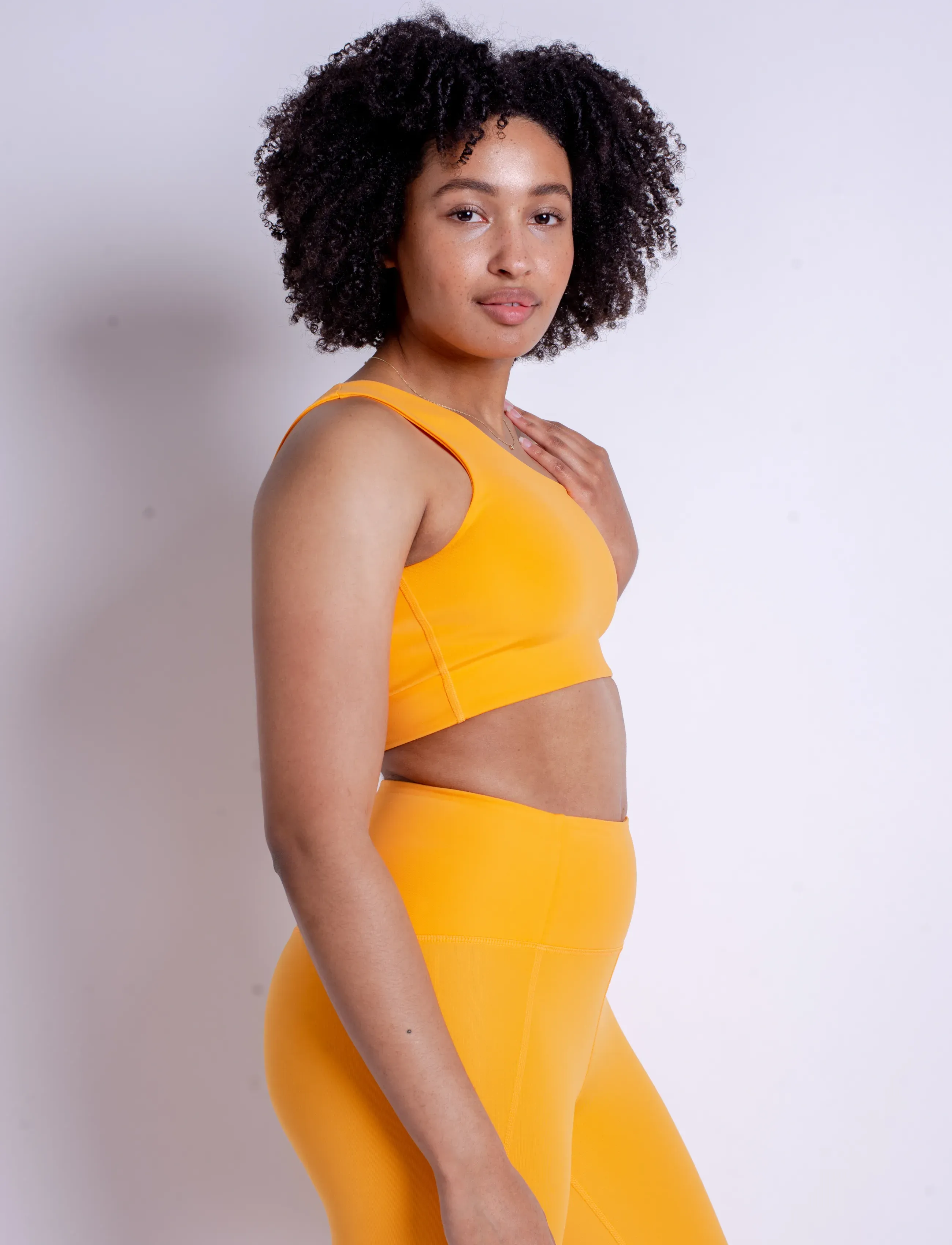 Girlfriend Collective - Bianca Bra, One Shoulder - spordirinnahoidjad: keskmine - orange zest - 5