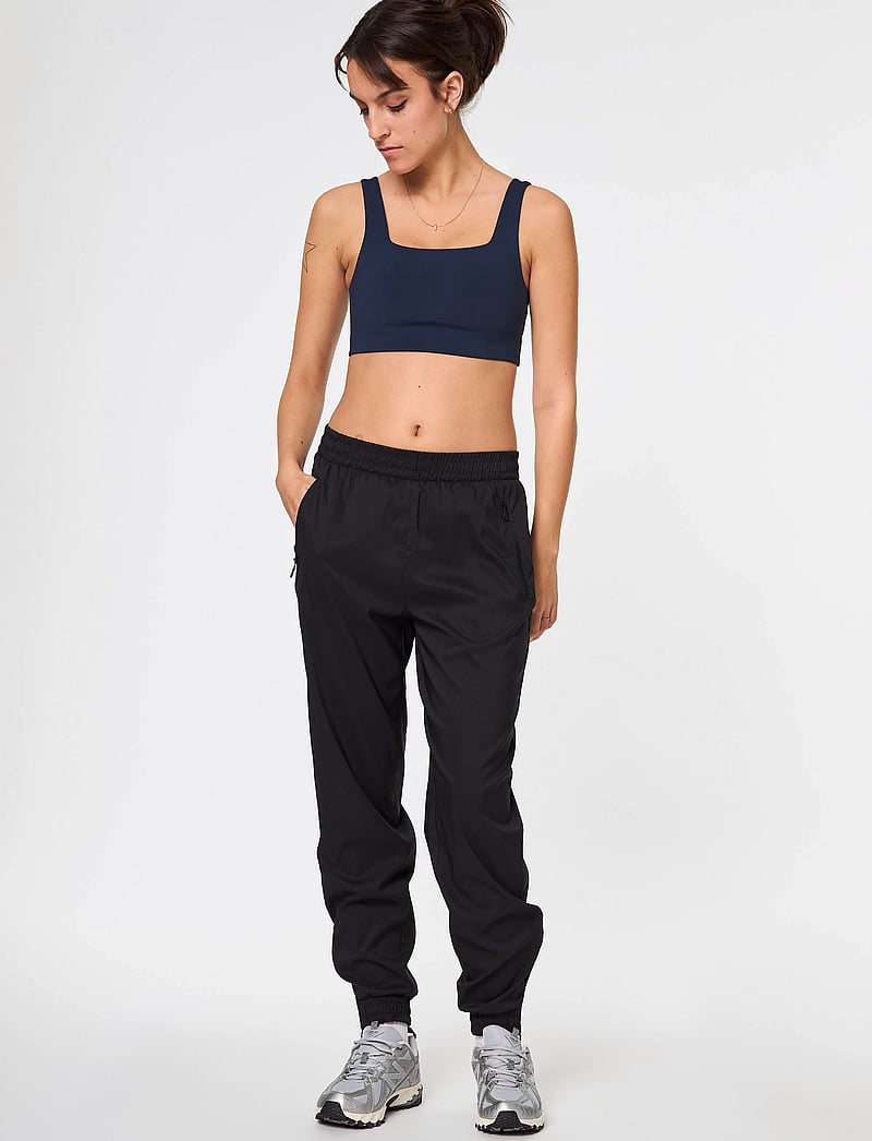 Girlfriend Collective - Tommy Bra, Square-Neck - medium støtte - midnight - 0