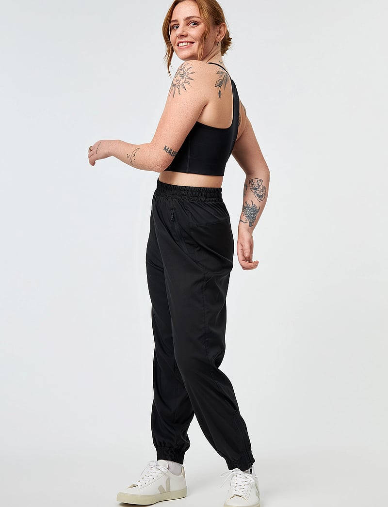 Girlfriend Collective - Dylan Bra - medium støtte - black - 5