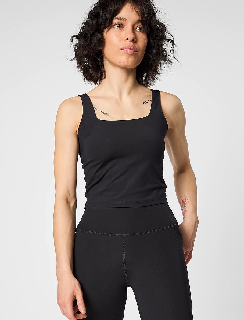 Girlfriend Collective - Tommy Square Tank - crop tops - black - 2