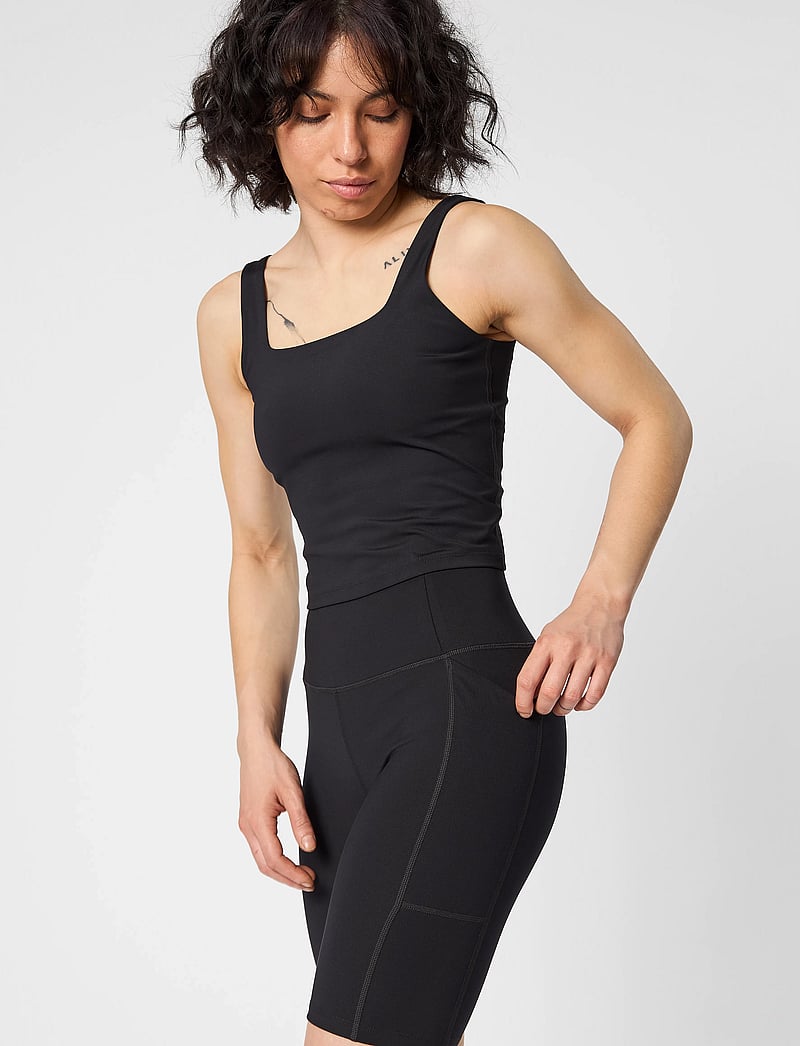 Girlfriend Collective - Tommy Square Tank - crop tops - black - 3