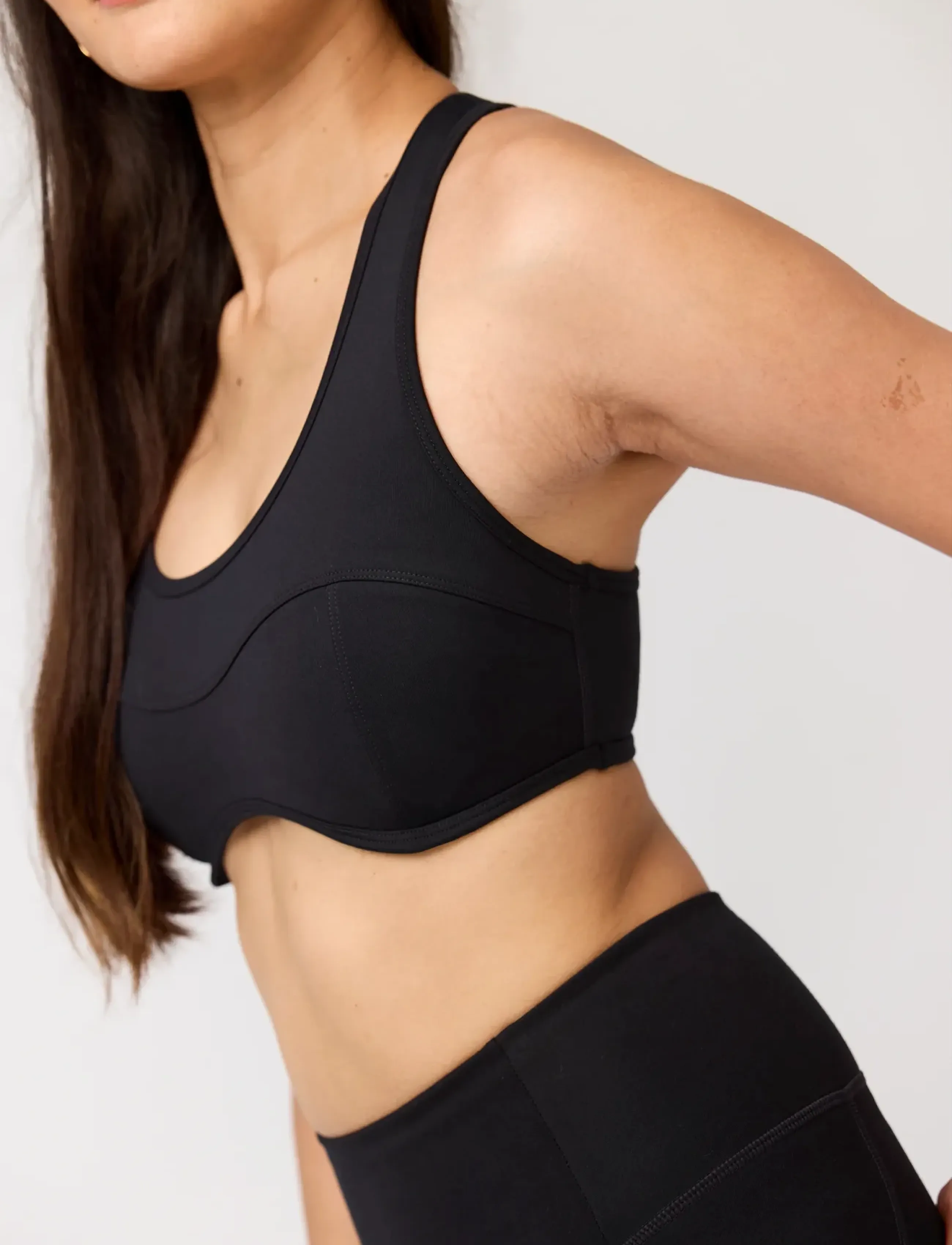 Girlfriend Collective - Connie Curved Bra - sports-bh - black - 4