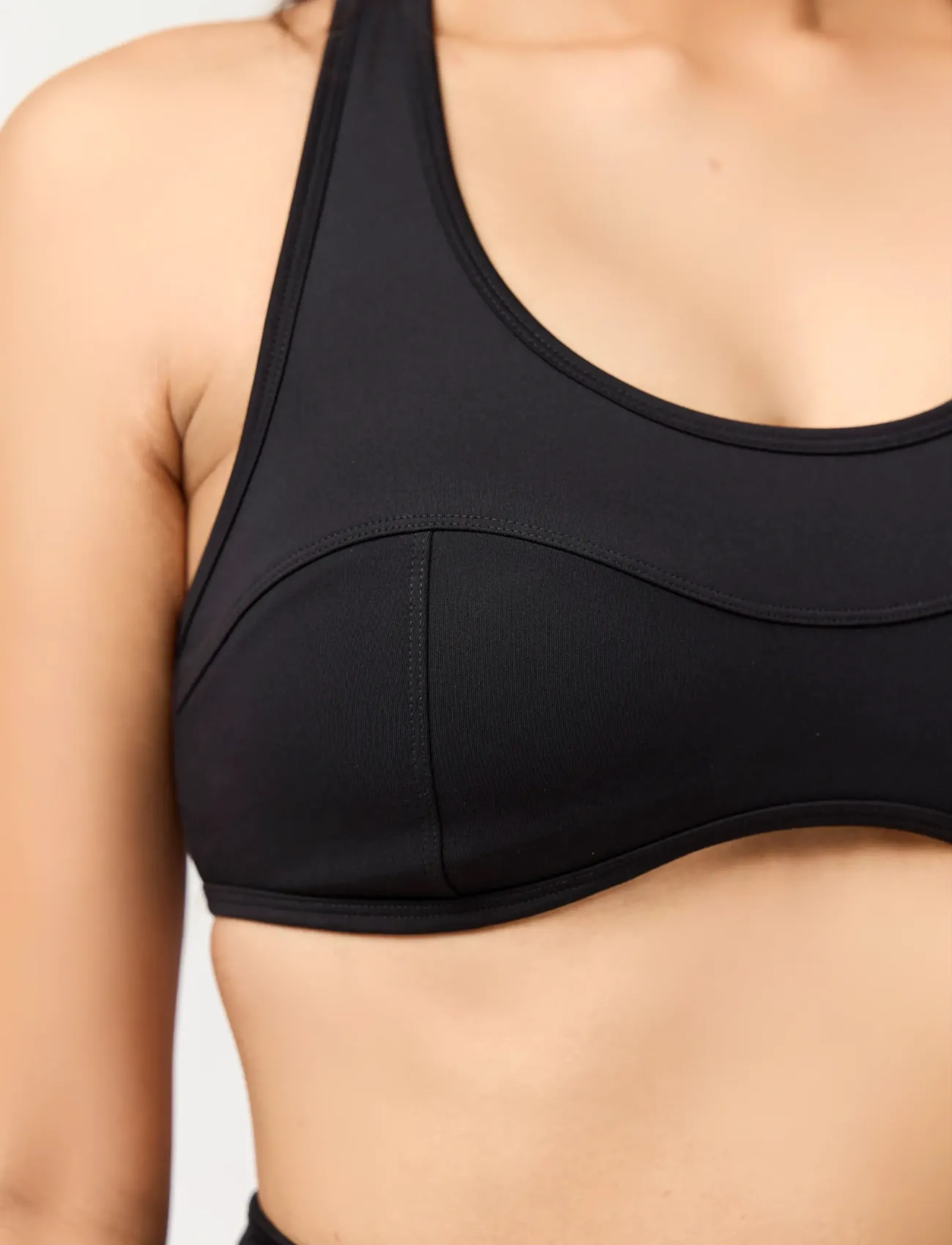 Girlfriend Collective - Connie Curved Bra - sports-bh - black - 5