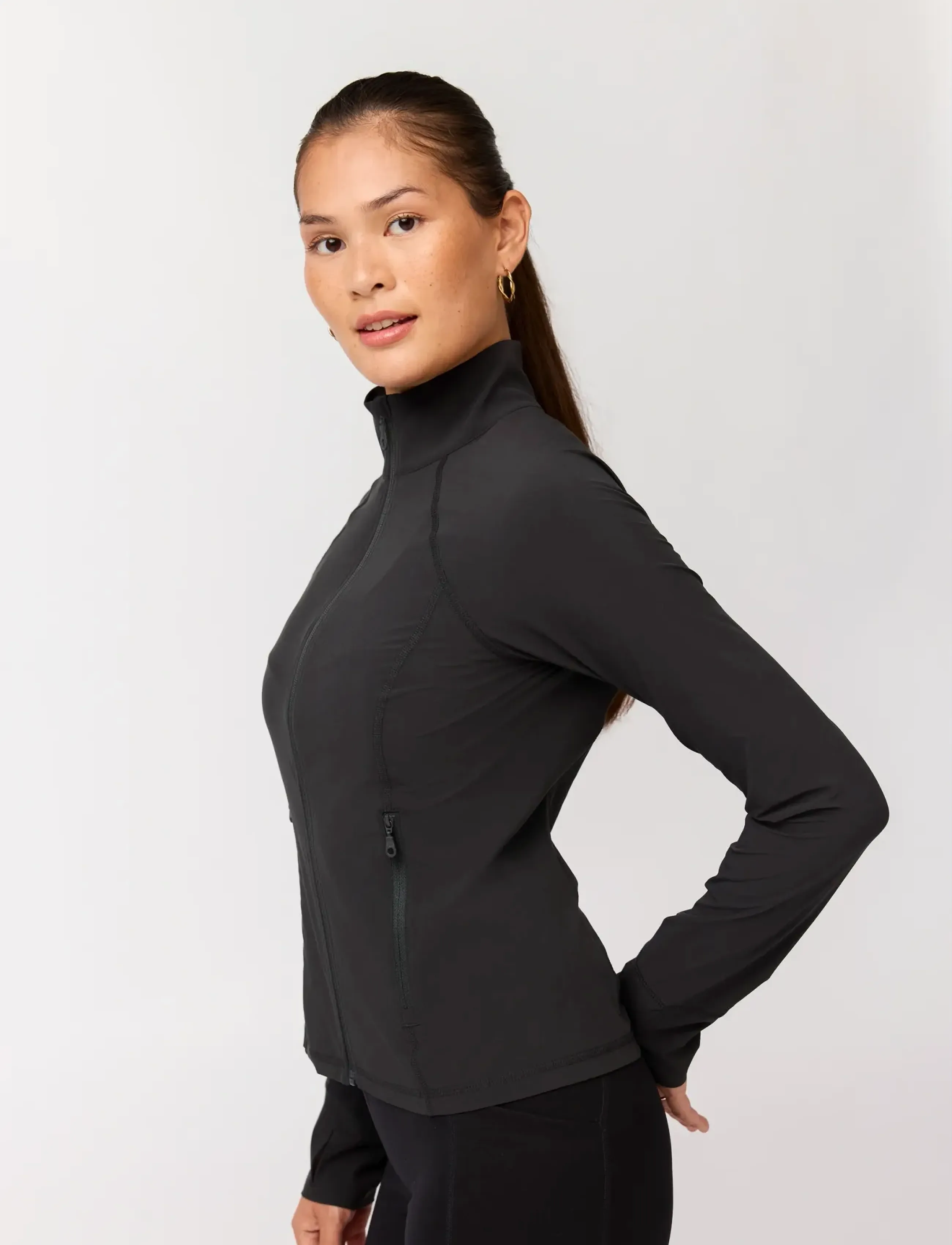 Girlfriend Collective - Estrella Fitted Run Jacket - vabaõhu- ja vihmajoped - black - 5