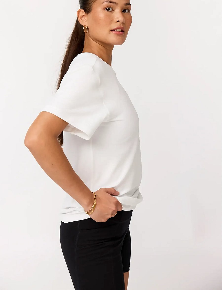 Girlfriend Collective - Reset Relaxed Workout Tee - t-shirts - bright white - 4