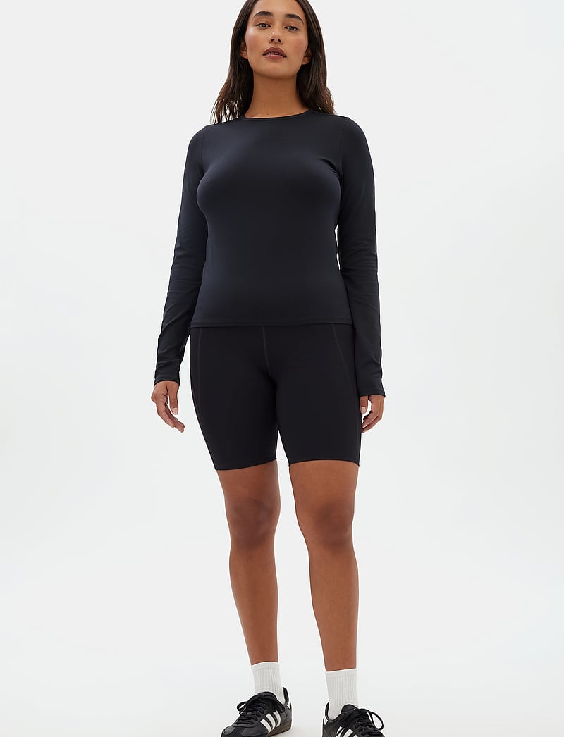 Girlfriend Collective - Reset Fitted Long Sleeve Tee - longsleeved tops - black - 3