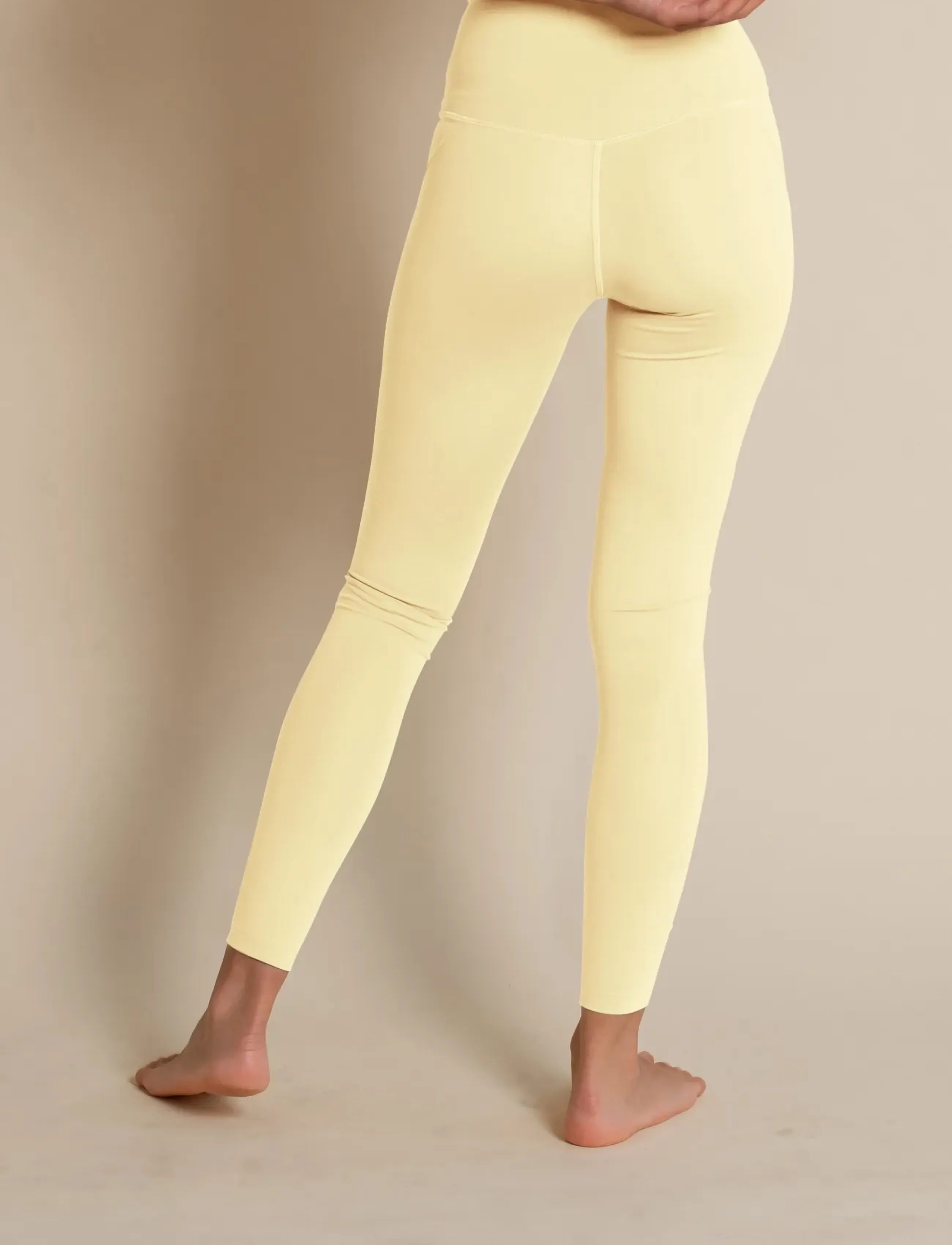 Girlfriend Collective - Compressive High-Rise Legging, Long - fuld længde - italian straw - 3