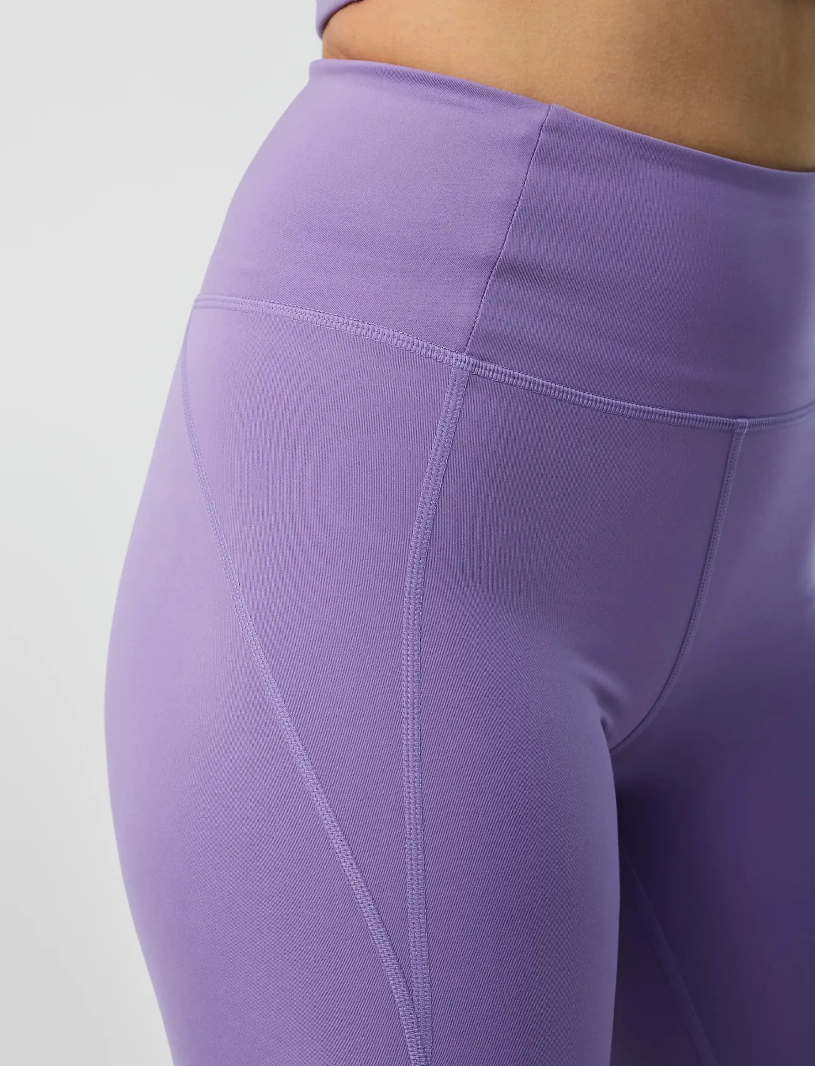 Girlfriend Collective - Compressive High-Rise Bike Shorts - laveste priser - cosmos - 5