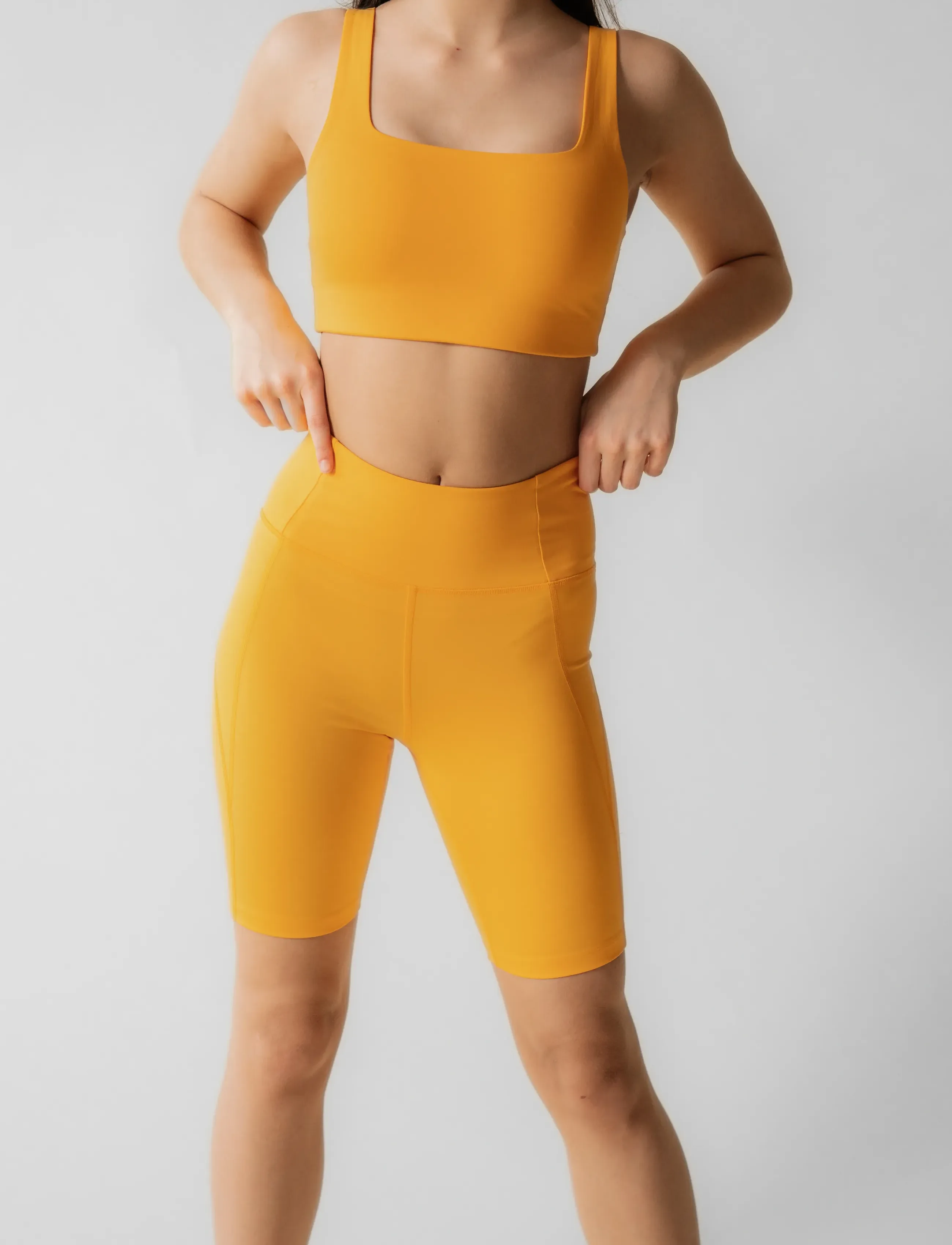 Girlfriend Collective - Compressive High-Rise Bike Shorts - trainings-shorts - golden glow - 4