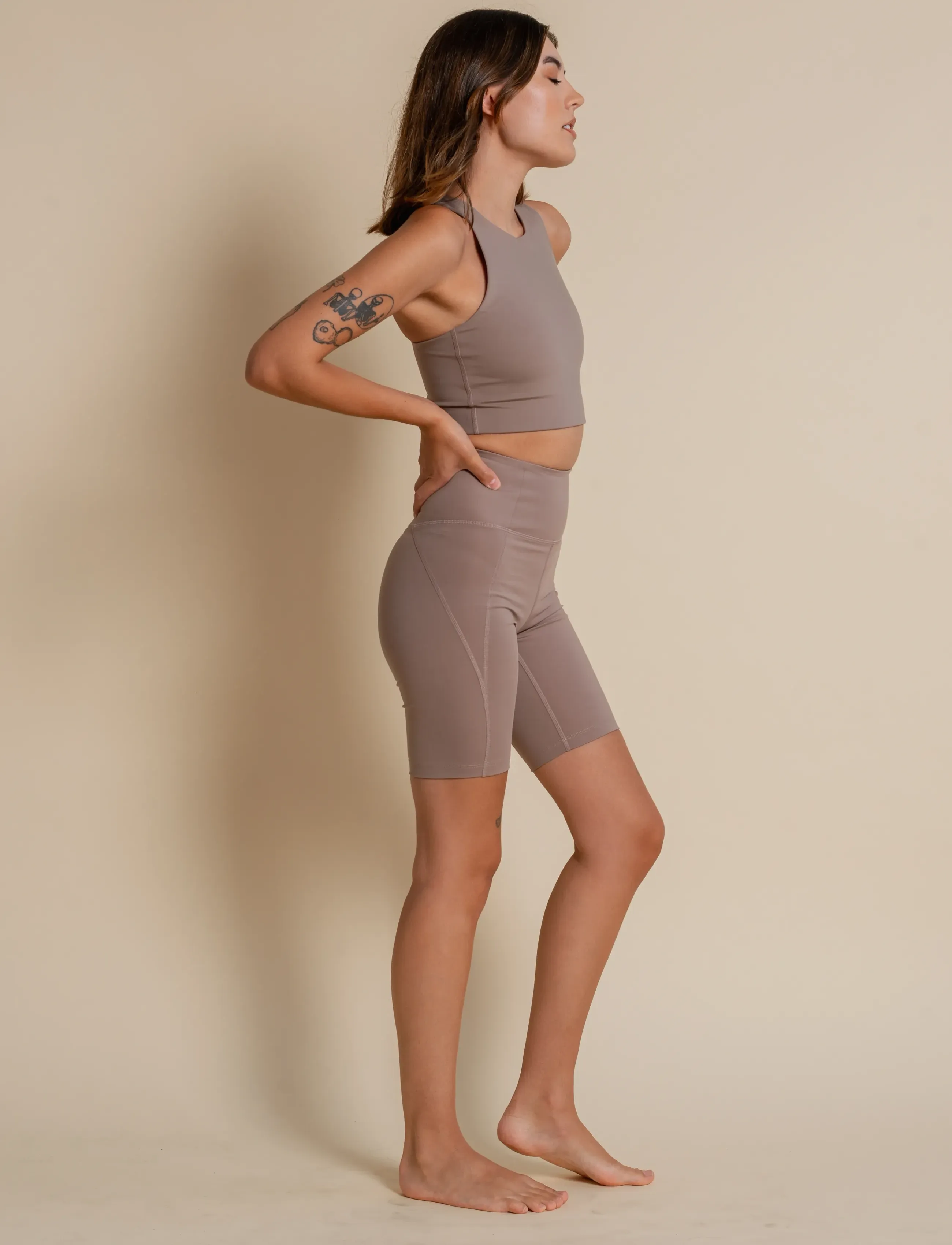Girlfriend Collective - Compressive High-Rise Bike Shorts - trainings-shorts - limestone - 5