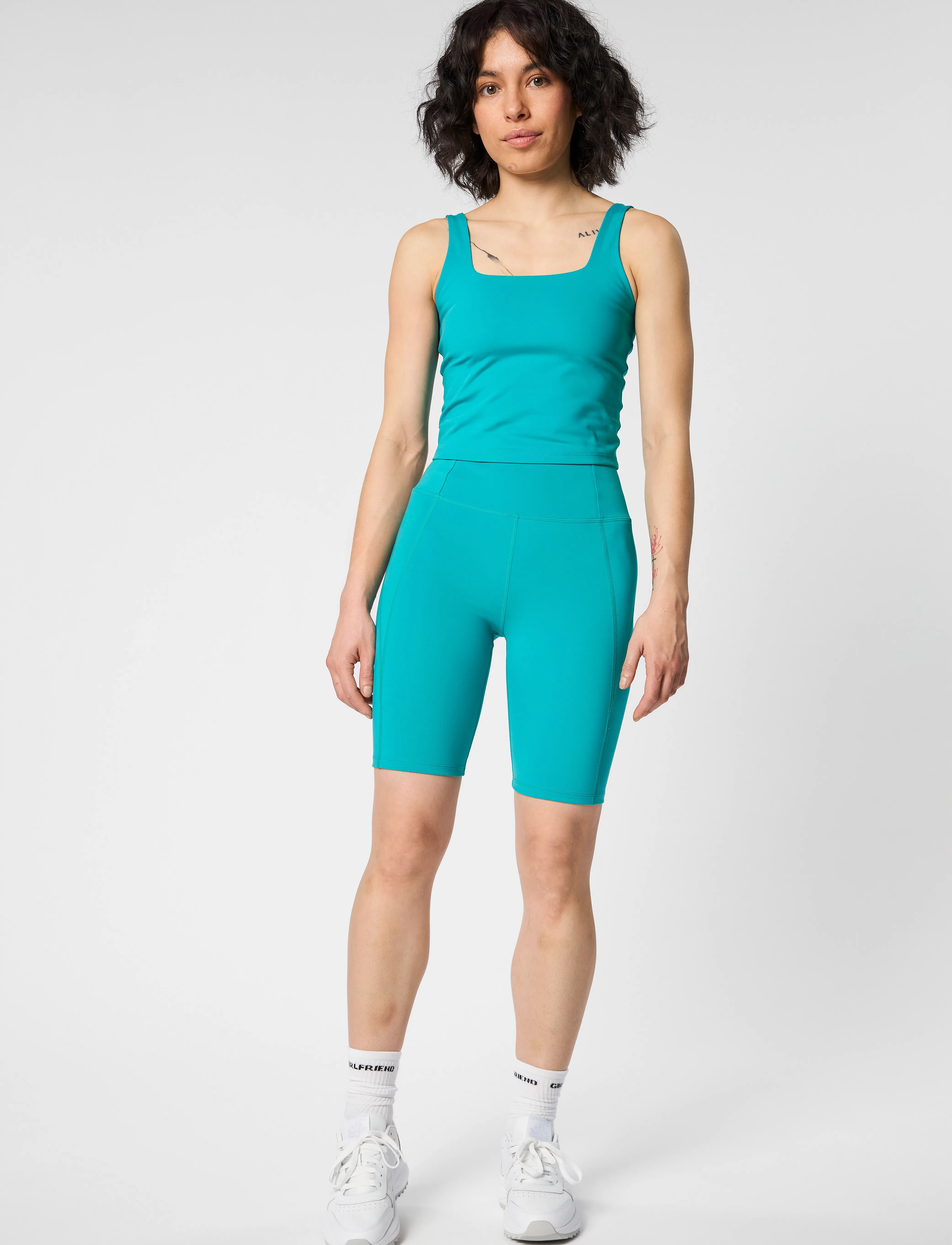 Girlfriend Collective - Compressive High-Rise Bike Shorts - laveste priser - peacock - 4