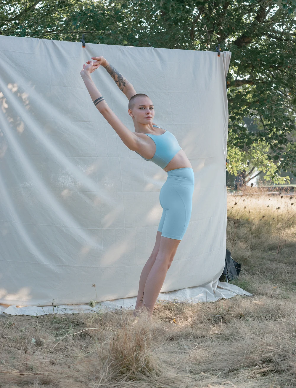 Girlfriend Collective - Compressive High-Rise Bike Shorts - 1/2 længde - sky - 4