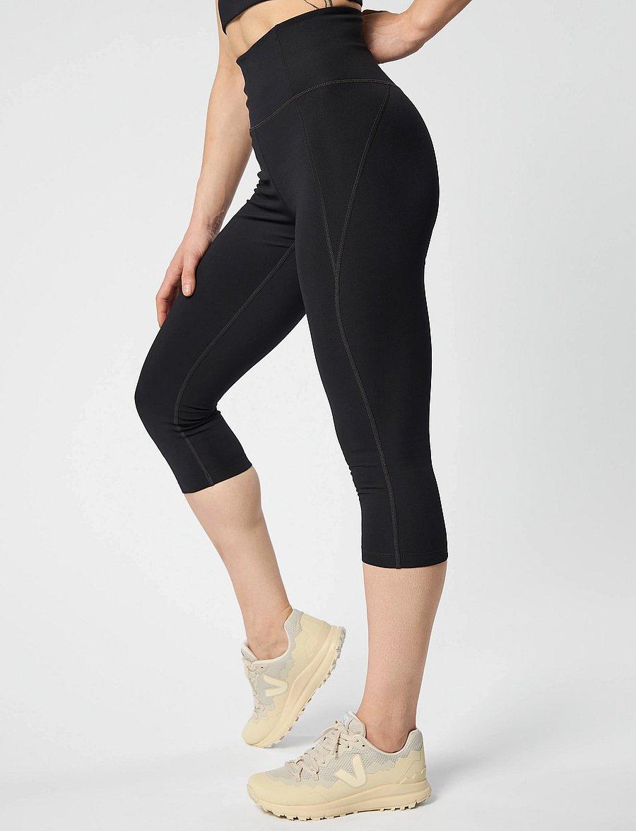 Girlfriend Collective - Compressive High-Rise Legging, Capri - black - 4
