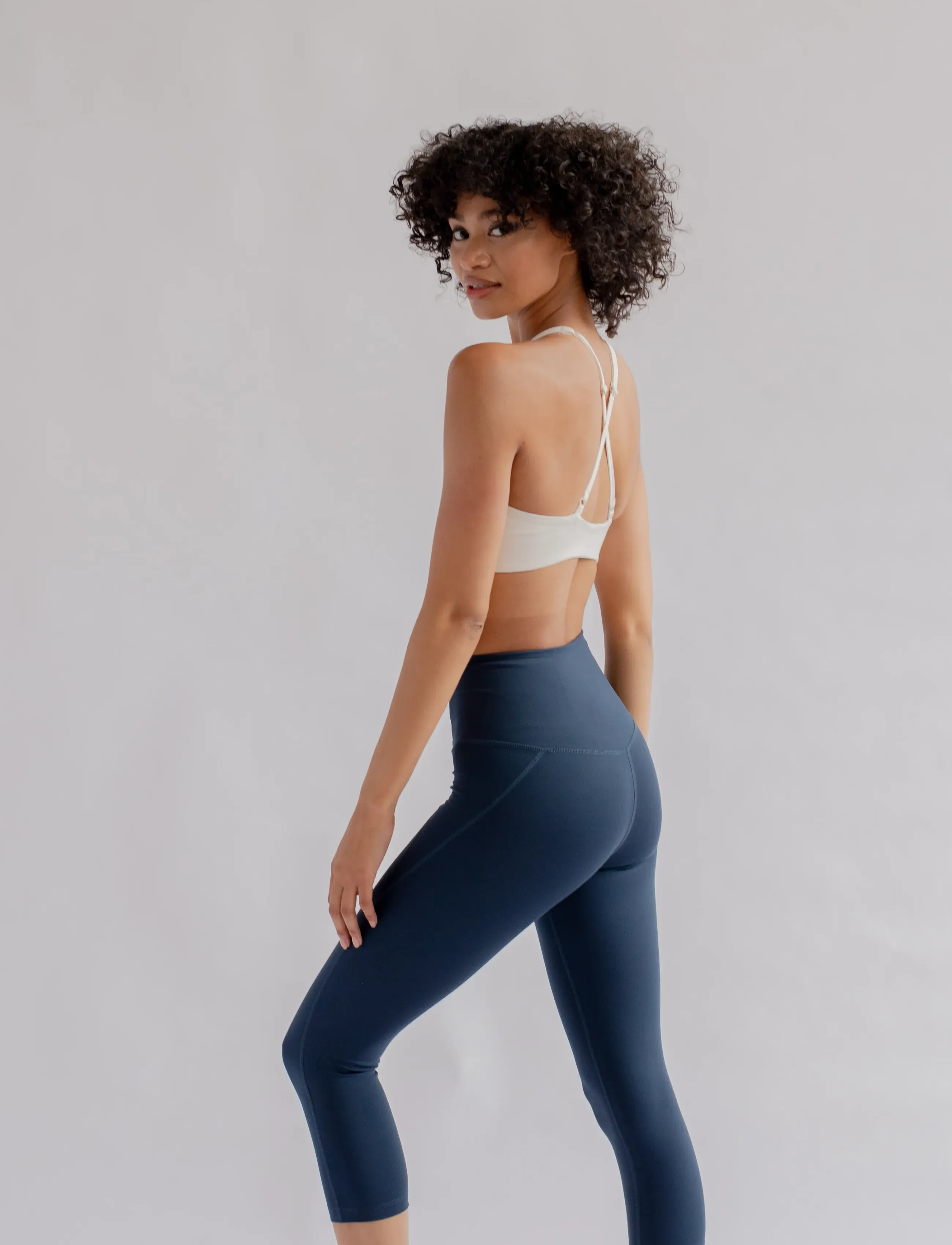 Girlfriend Collective - Compressive High-Rise Legging, Capri - 3/4 længde - midnight - 4