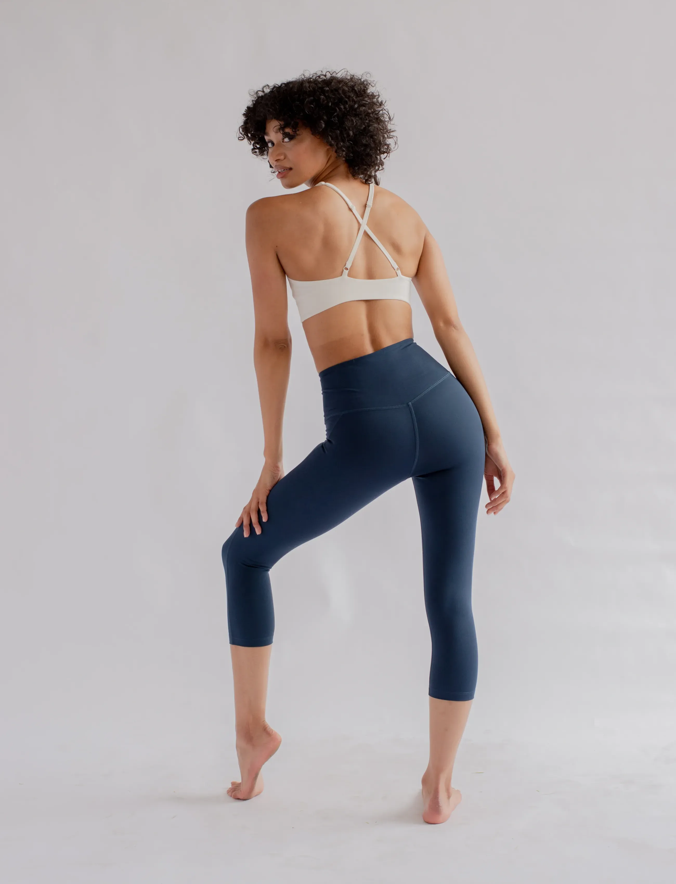 Girlfriend Collective - Compressive High-Rise Legging, Capri - 3/4 længde - midnight - 5