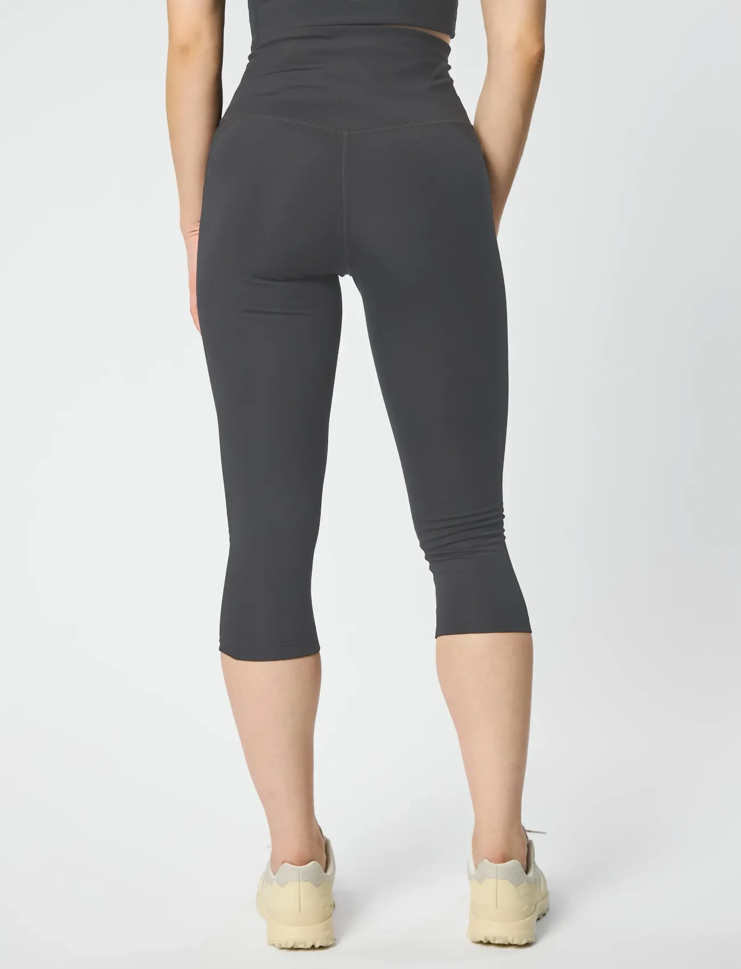 Girlfriend Collective - Compressive High-Rise Legging, Capri - 3/4 længde - moon - 5