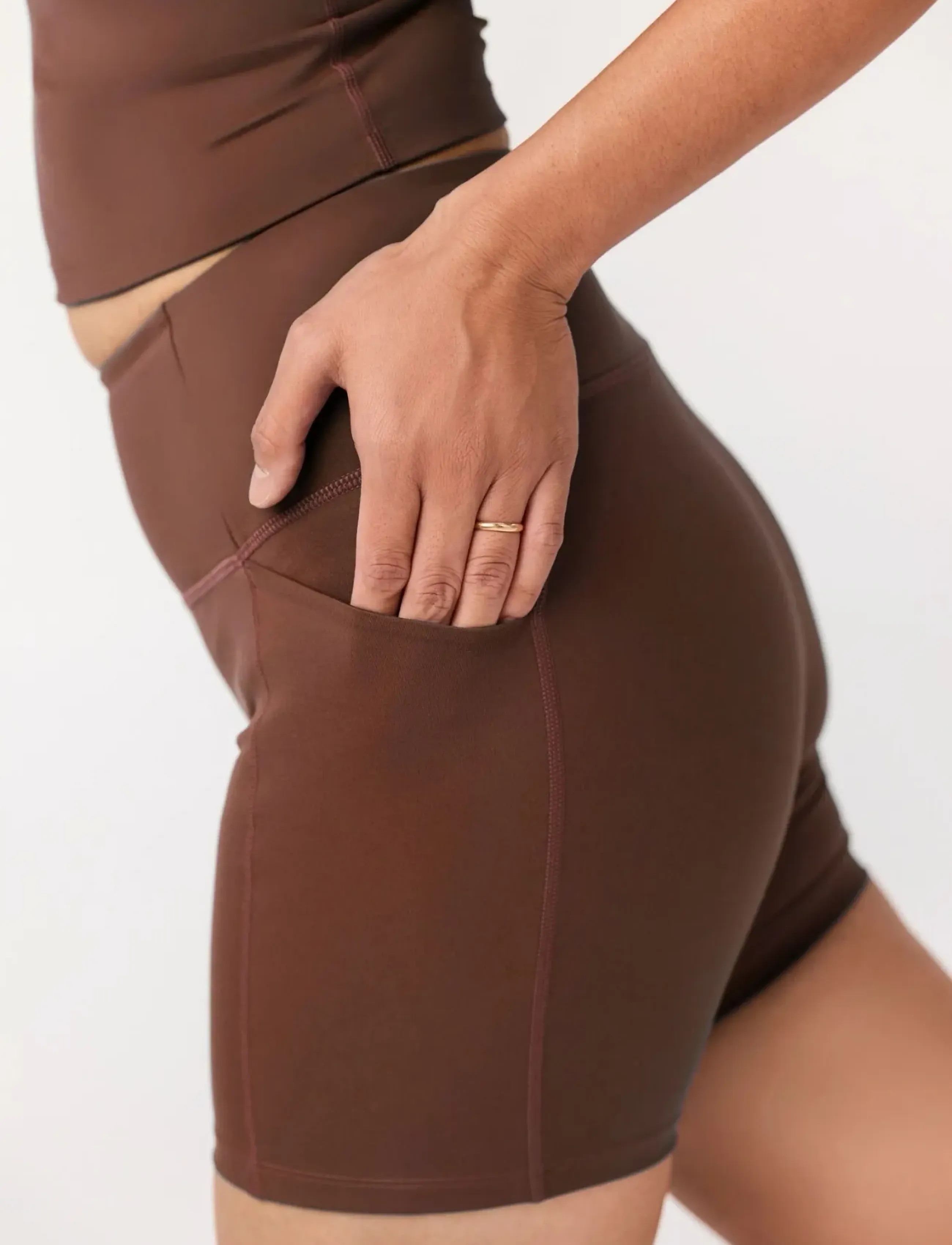 Girlfriend Collective - Compressive High-Rise Run Shorts - træningsshorts - earth - 4