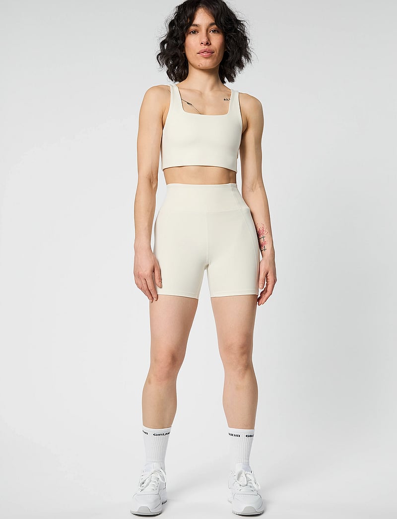 Girlfriend Collective - Compressive High-Rise Run Shorts - rattapüksid - ivory - 0