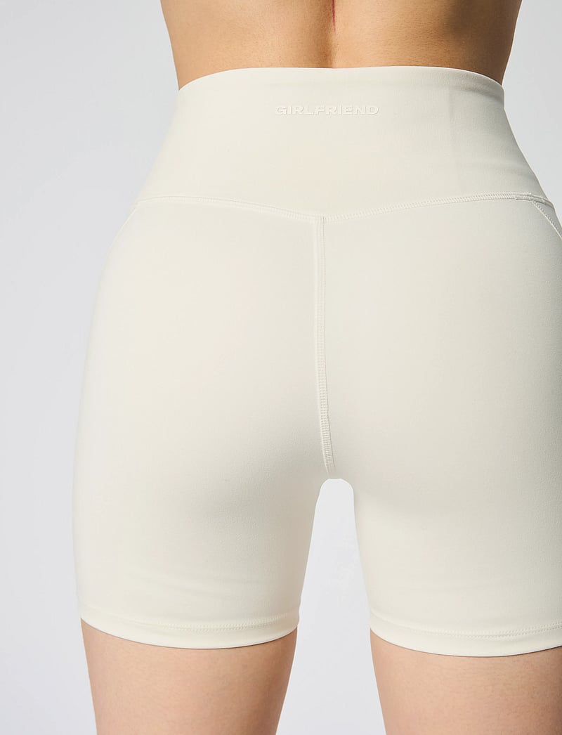 Girlfriend Collective - Compressive High-Rise Run Shorts - rattapüksid - ivory - 5