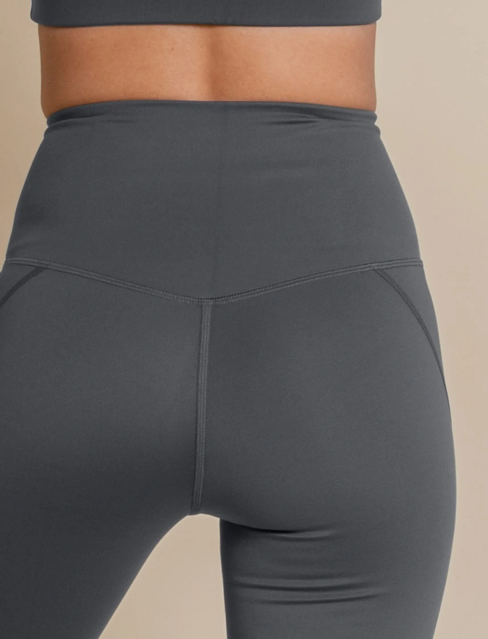 Girlfriend Collective - Compressive High-Rise Run Shorts - træningsshorts - moon - 3