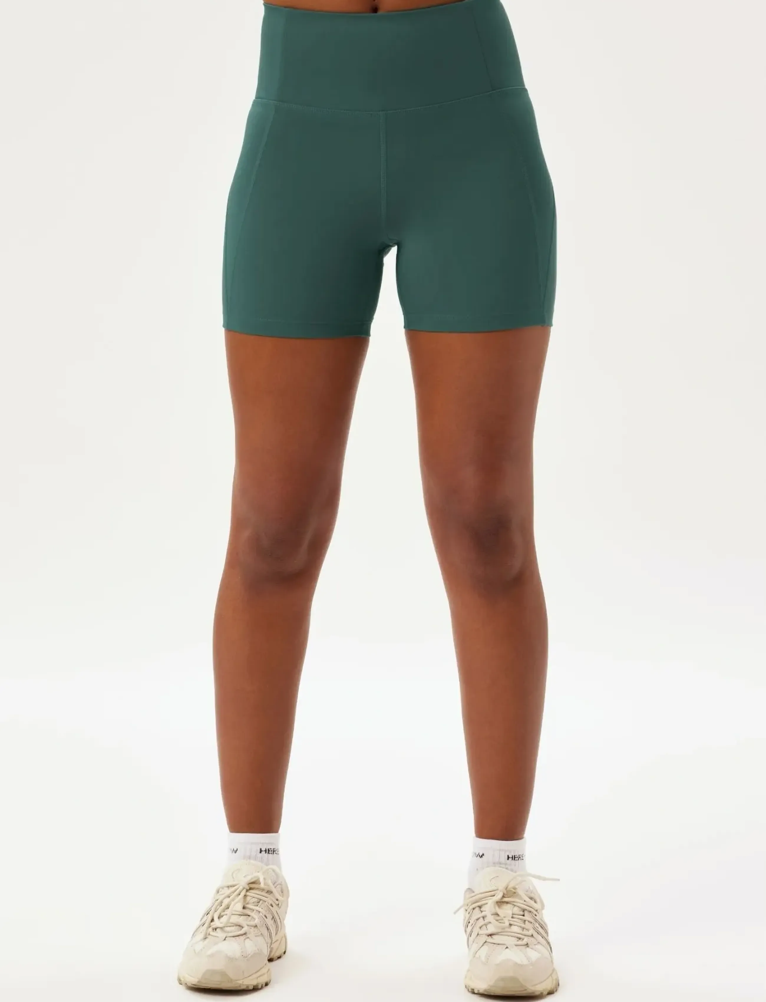 Girlfriend Collective - Compressive High-Rise Run Shorts - træningsshorts - moss - 4