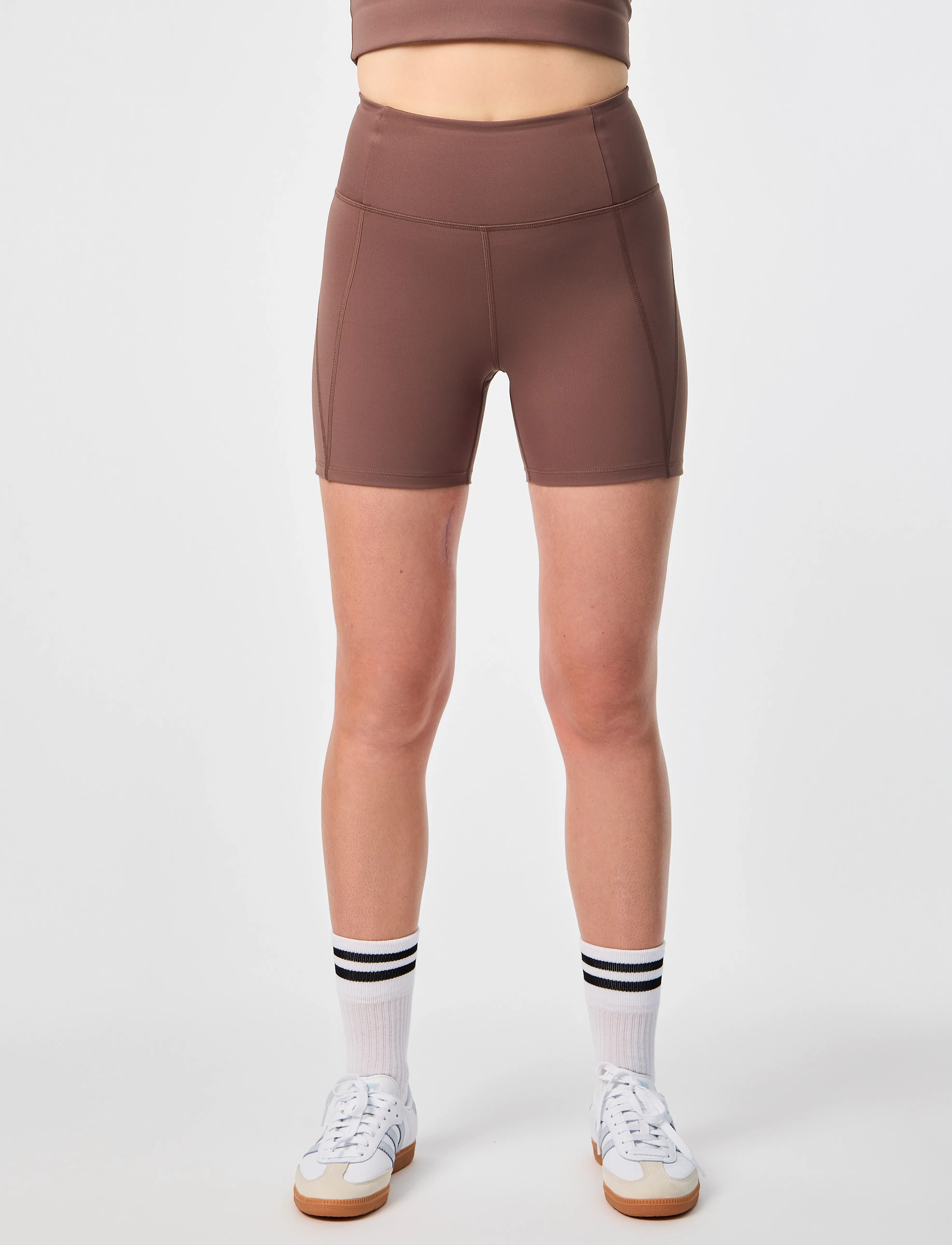Girlfriend Collective - Compressive High-Rise Run Shorts - træningsshorts - porcini - 3