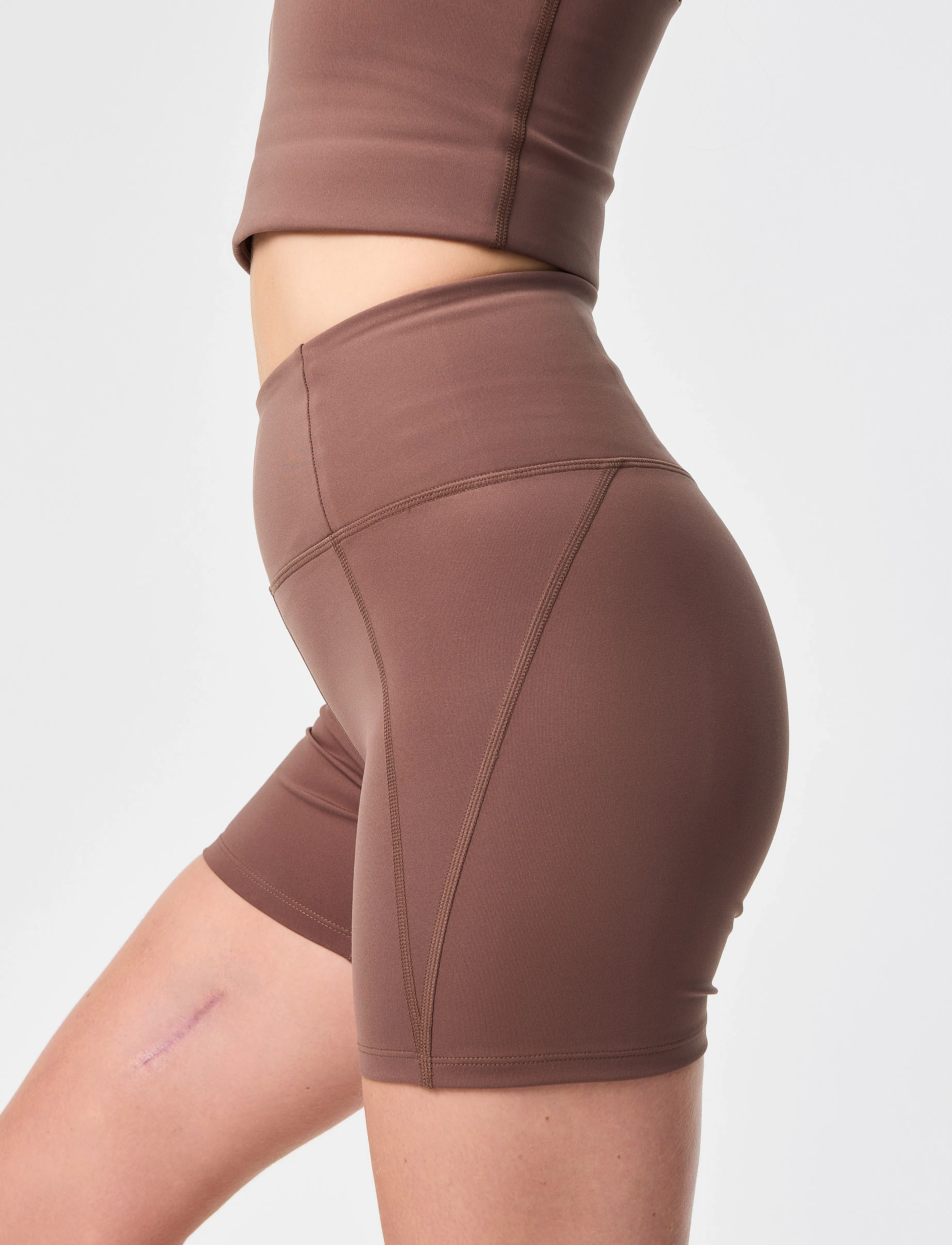 Girlfriend Collective - Compressive High-Rise Run Shorts - træningsshorts - porcini - 4