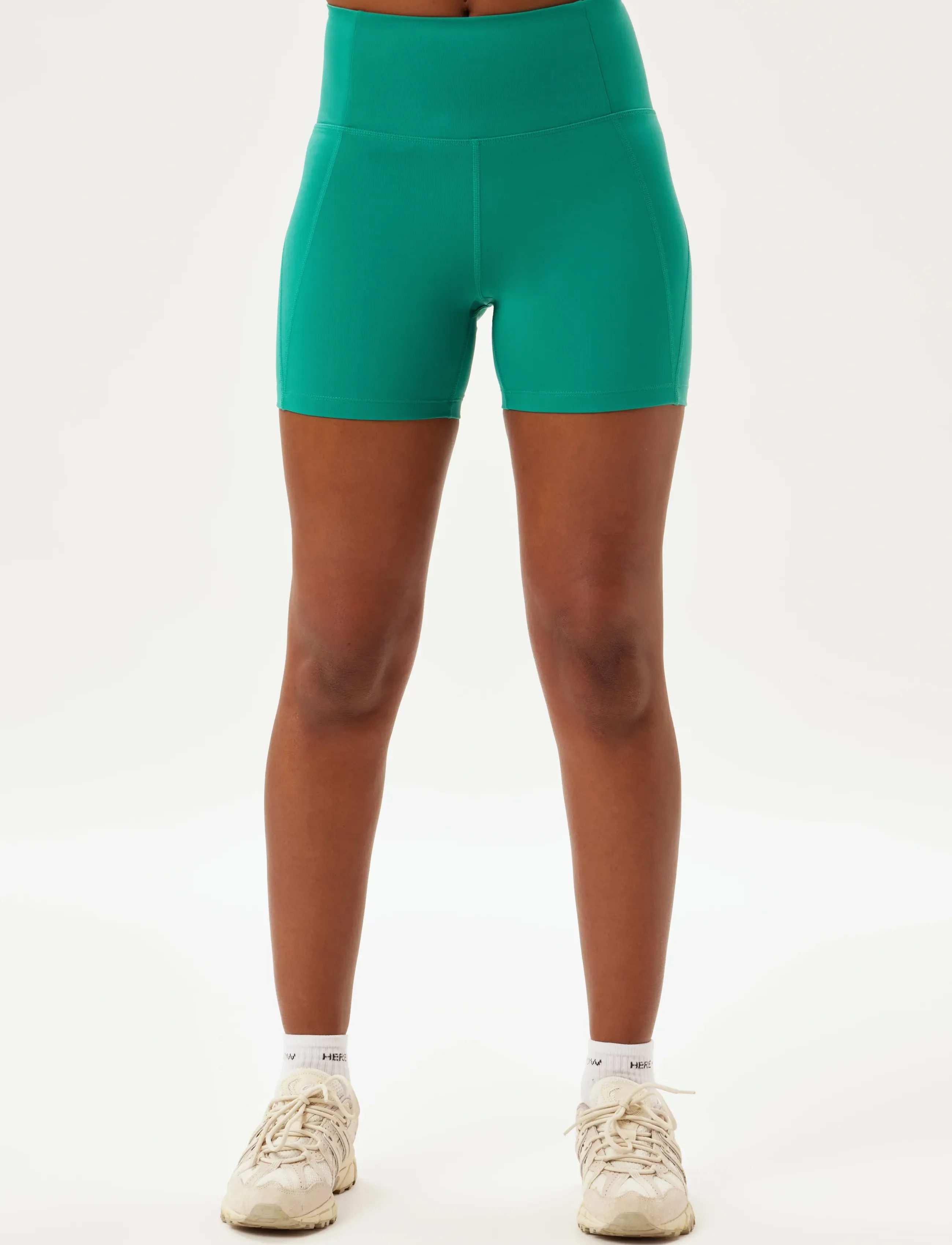 Girlfriend Collective - Compressive High-Rise Run Shorts - træningsshorts - saguaro - 3