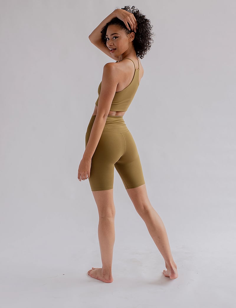 Girlfriend Collective - Float High-Rise Bike Shorts - træningsshorts - fern - 4