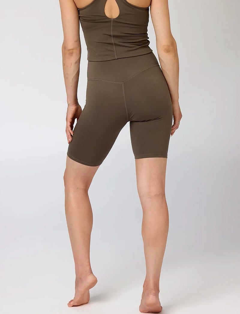 Girlfriend Collective - Float High-Rise Bike Shorts - træningsshorts - mink - 3