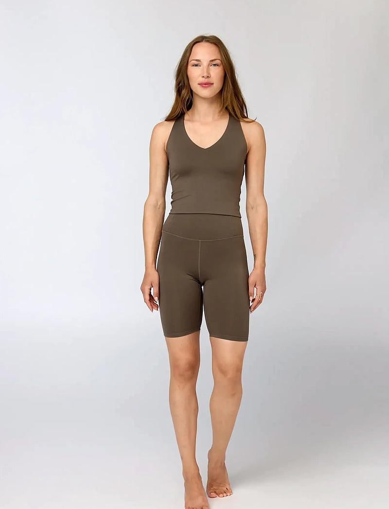 Girlfriend Collective - Float High-Rise Bike Shorts - træningsshorts - mink - 4