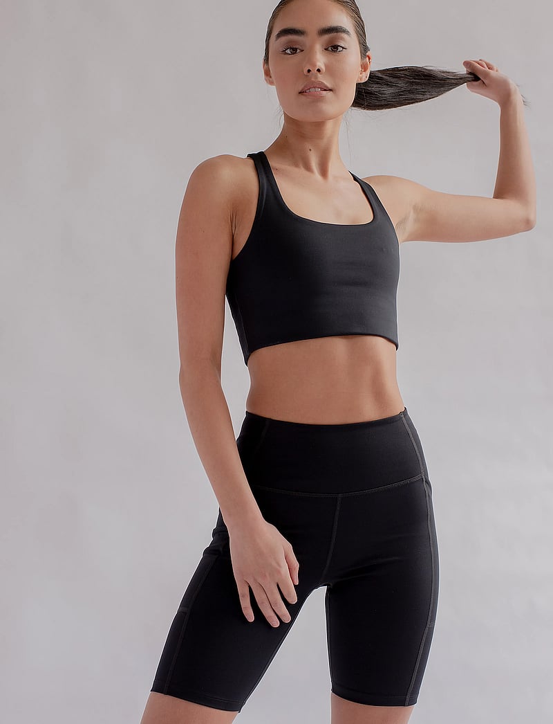 Girlfriend Collective - Pocket High-Rise Bike Shorts - treeningretuusid - black - 0