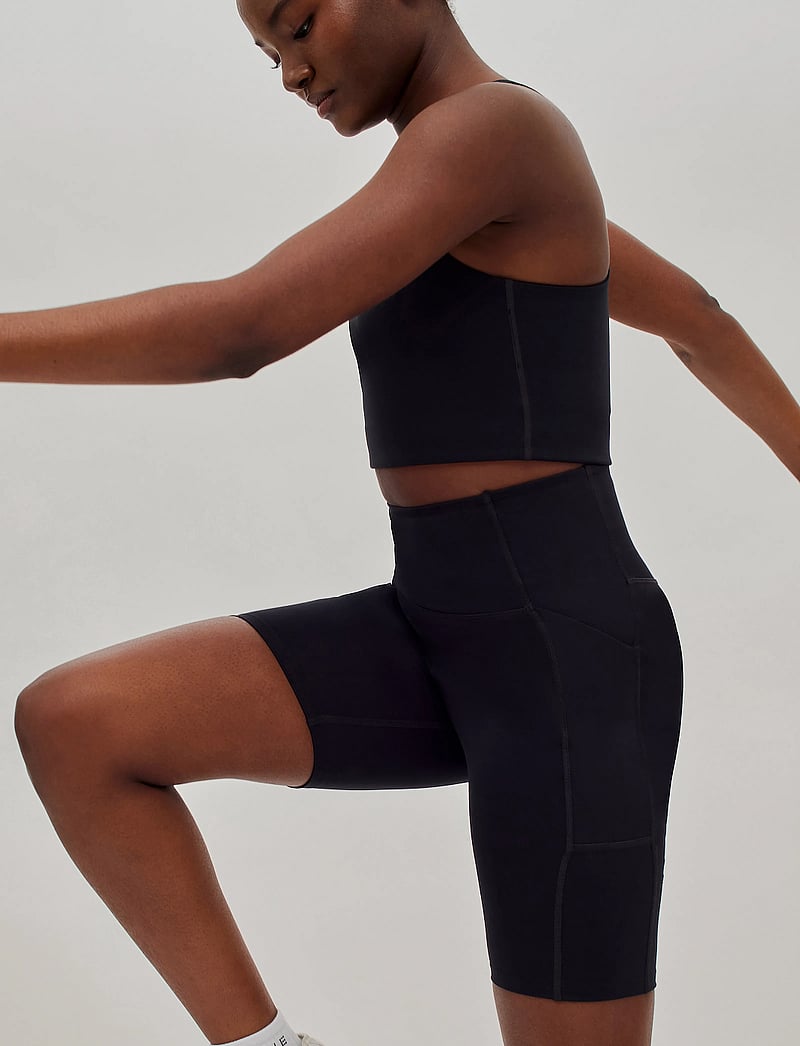 Girlfriend Collective - Pocket High-Rise Bike Shorts - treeningretuusid - black - 4