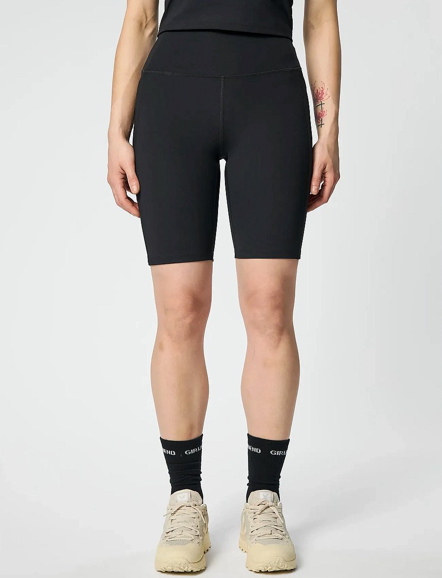 Girlfriend Collective - Pocket High-Rise Bike Shorts - 1/2 længde - black - 5