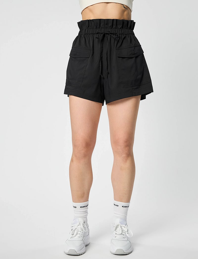 Girlfriend Collective - Cora Pocket Shorts - casualowe szorty - black - 3