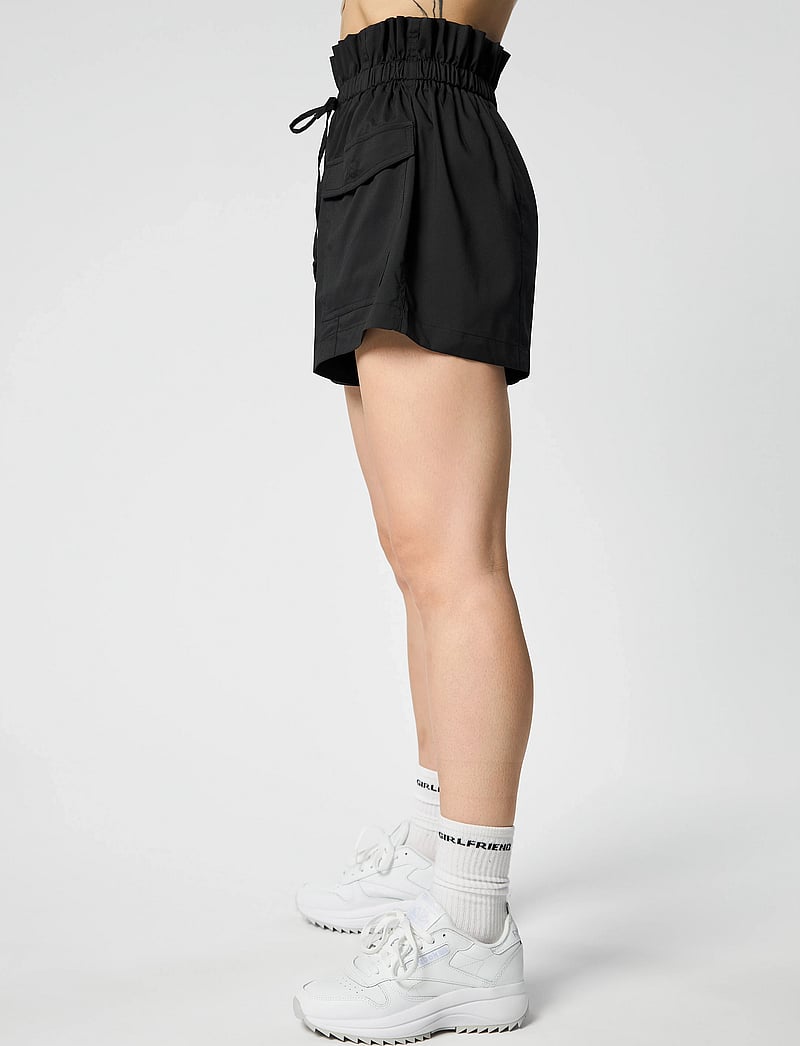 Girlfriend Collective - Cora Pocket Shorts - casualowe szorty - black - 5