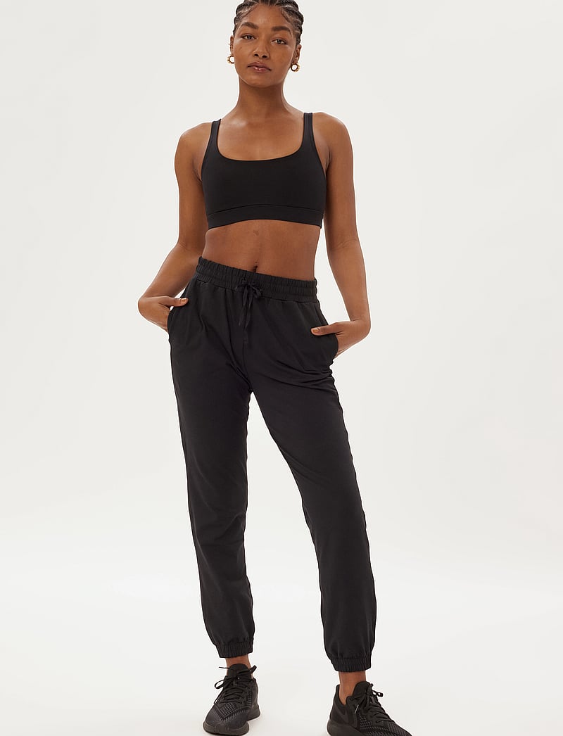Girlfriend Collective - Reset Slim Straight Jogger - joggingbukser - black - 0