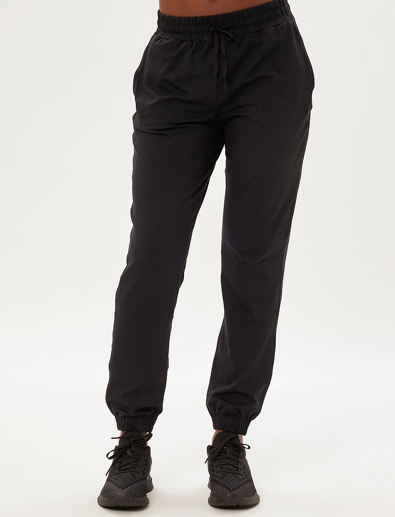Girlfriend Collective - Reset Slim Straight Jogger - joggingbukser - black - 4