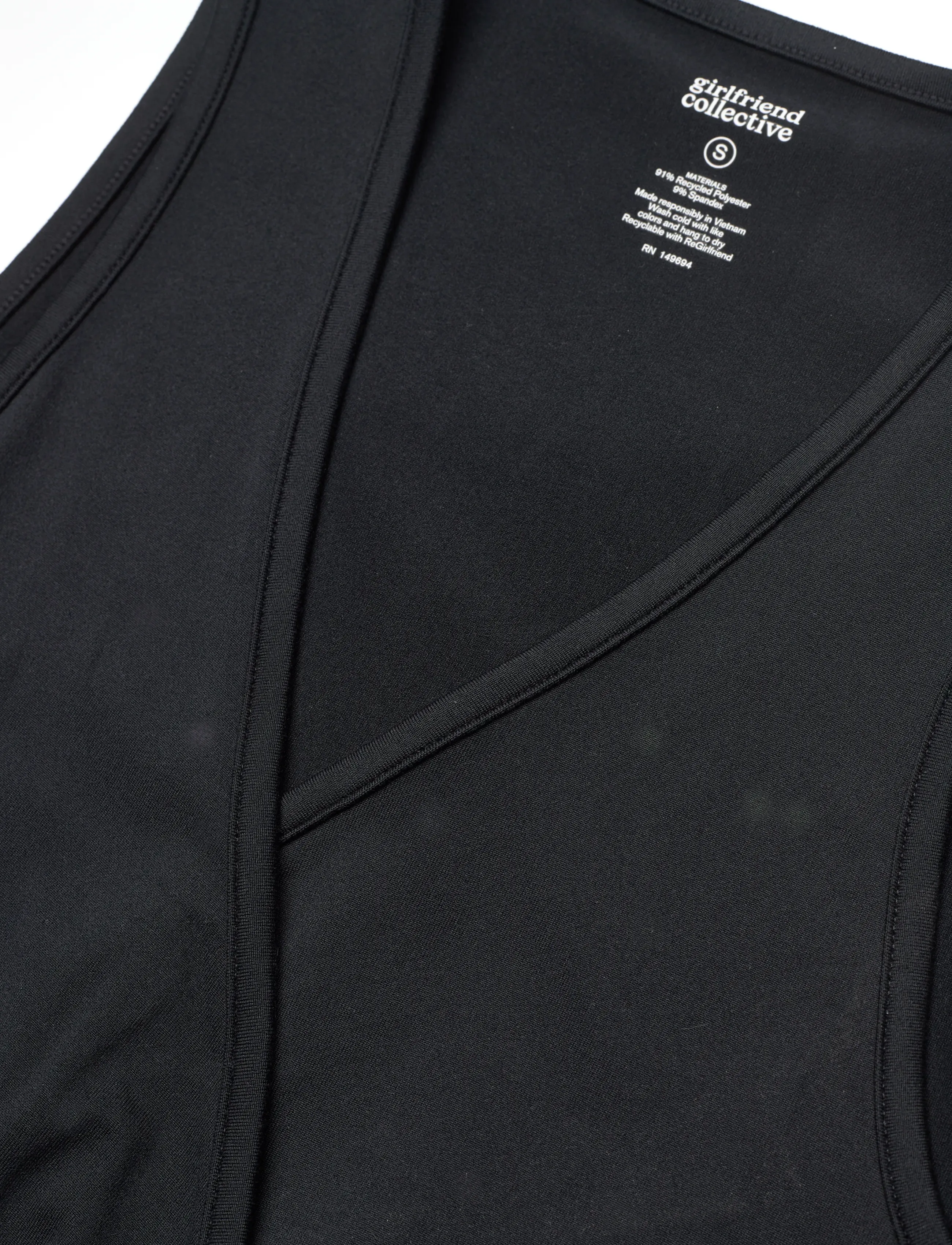 Girlfriend Collective - Reset Wrap Romper, One Piece - spordisärgid - black - 2