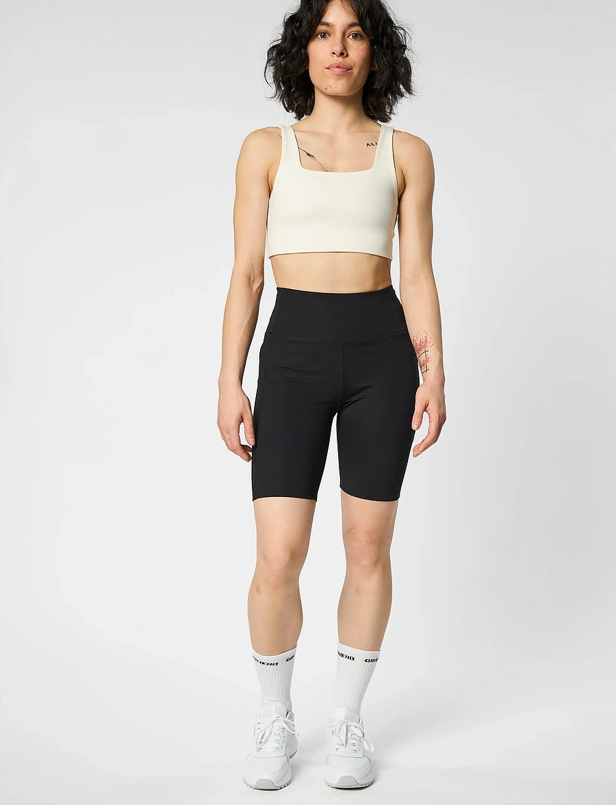 Girlfriend Collective - 3-Pack Girlfriend Crew Sock - undertøj og sokker - bright white w black logo - 2