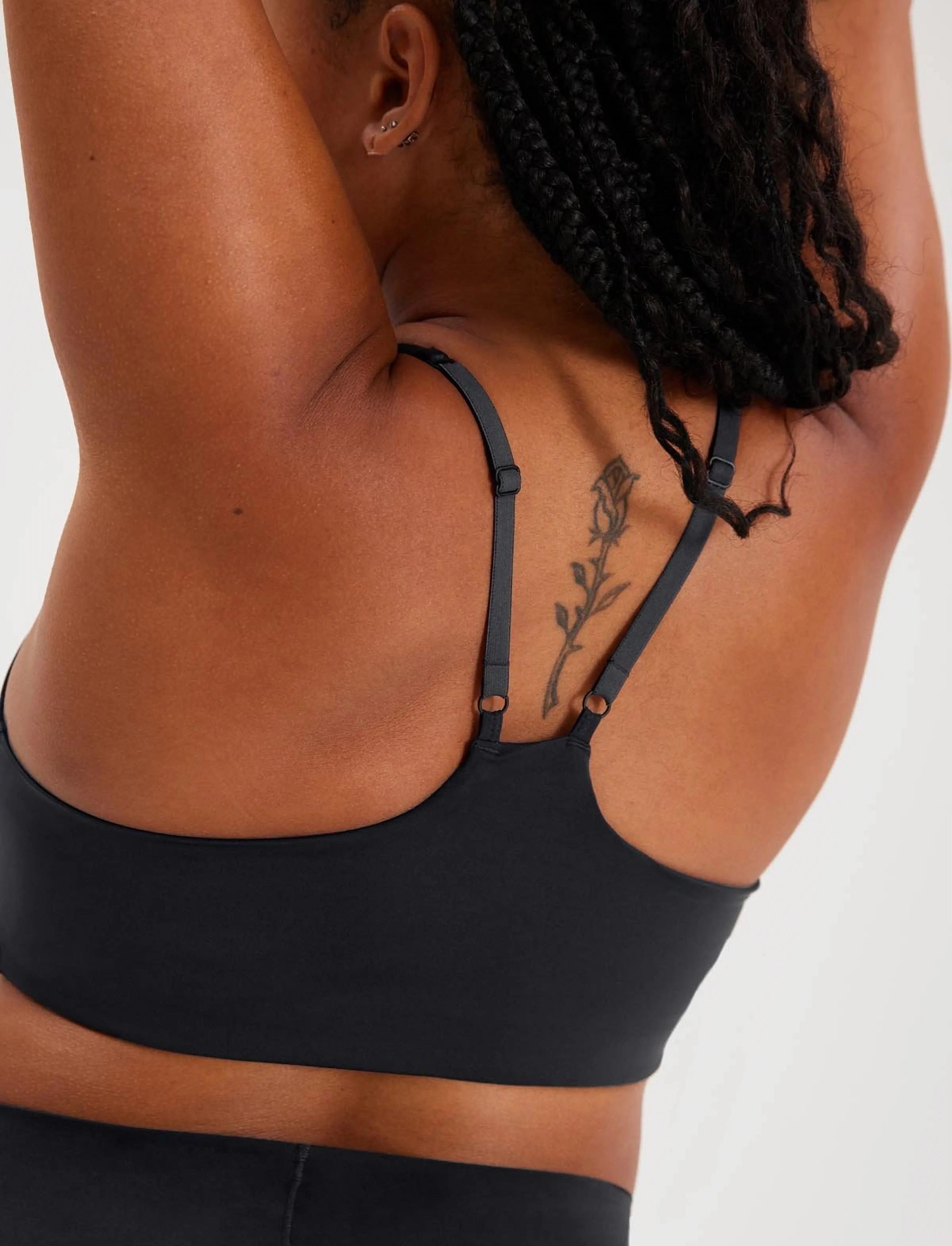 Girlfriend Collective - V-Neck Bralette - bralette - raven - 3
