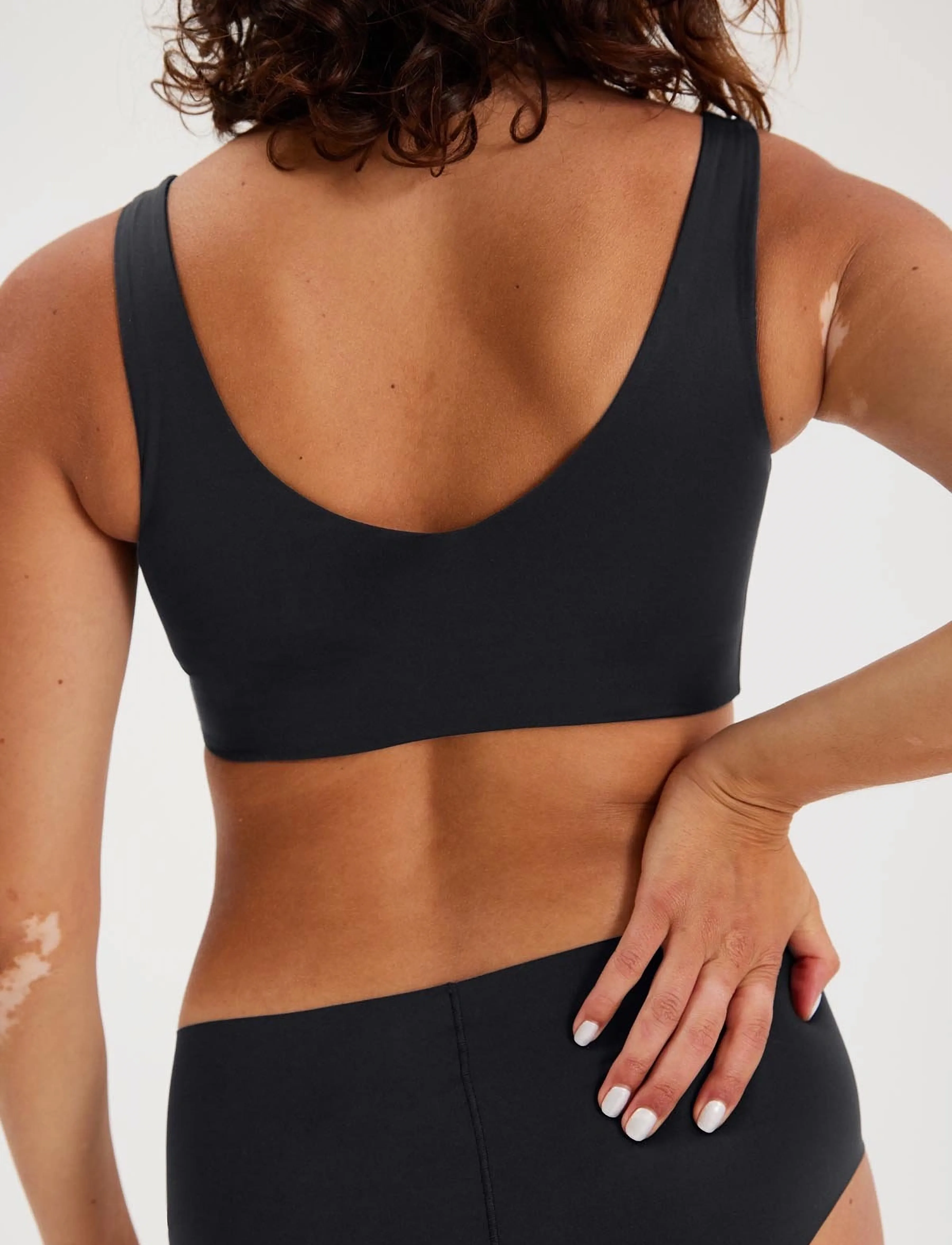 Girlfriend Collective - Scoop-Neck Bralette - bralette - raven - 3