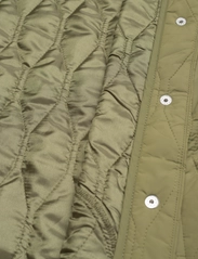 Global Funk - Even - quilted jassen - pale olive - 3